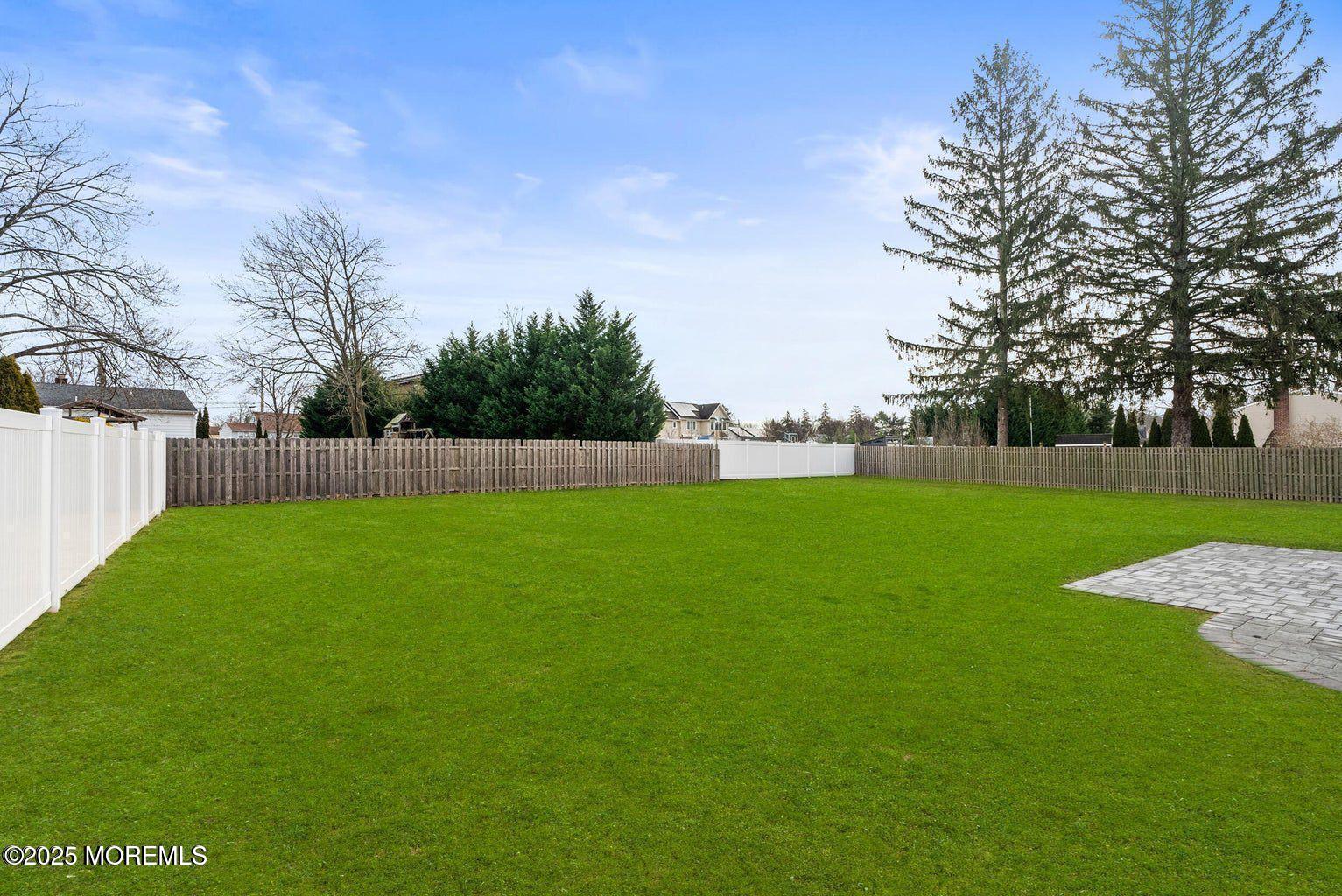 1 Robin Dr, Oakhurst, NJ 07755 photo