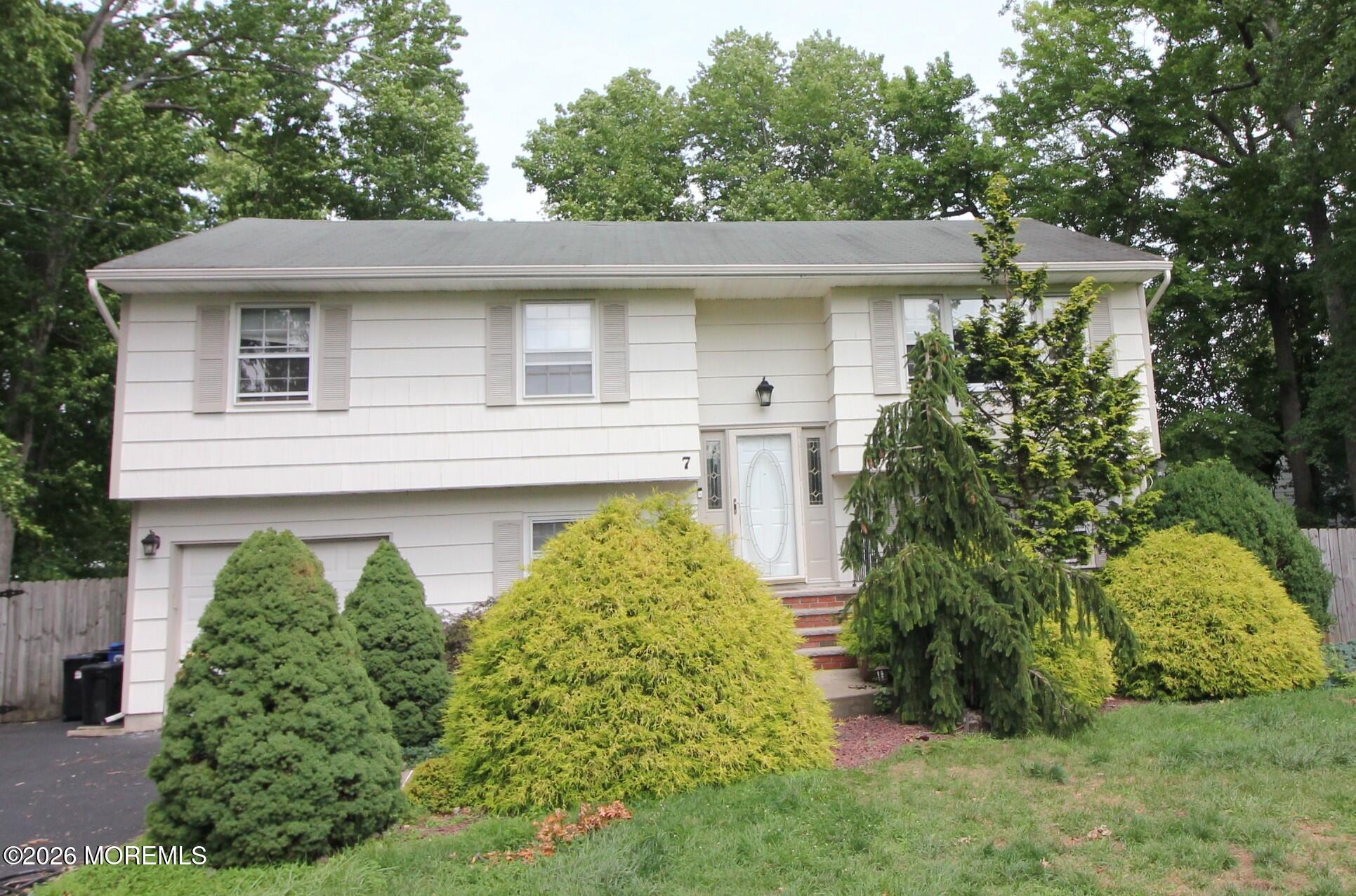 7 Portsmouth Rd, Englishtown, NJ 07726