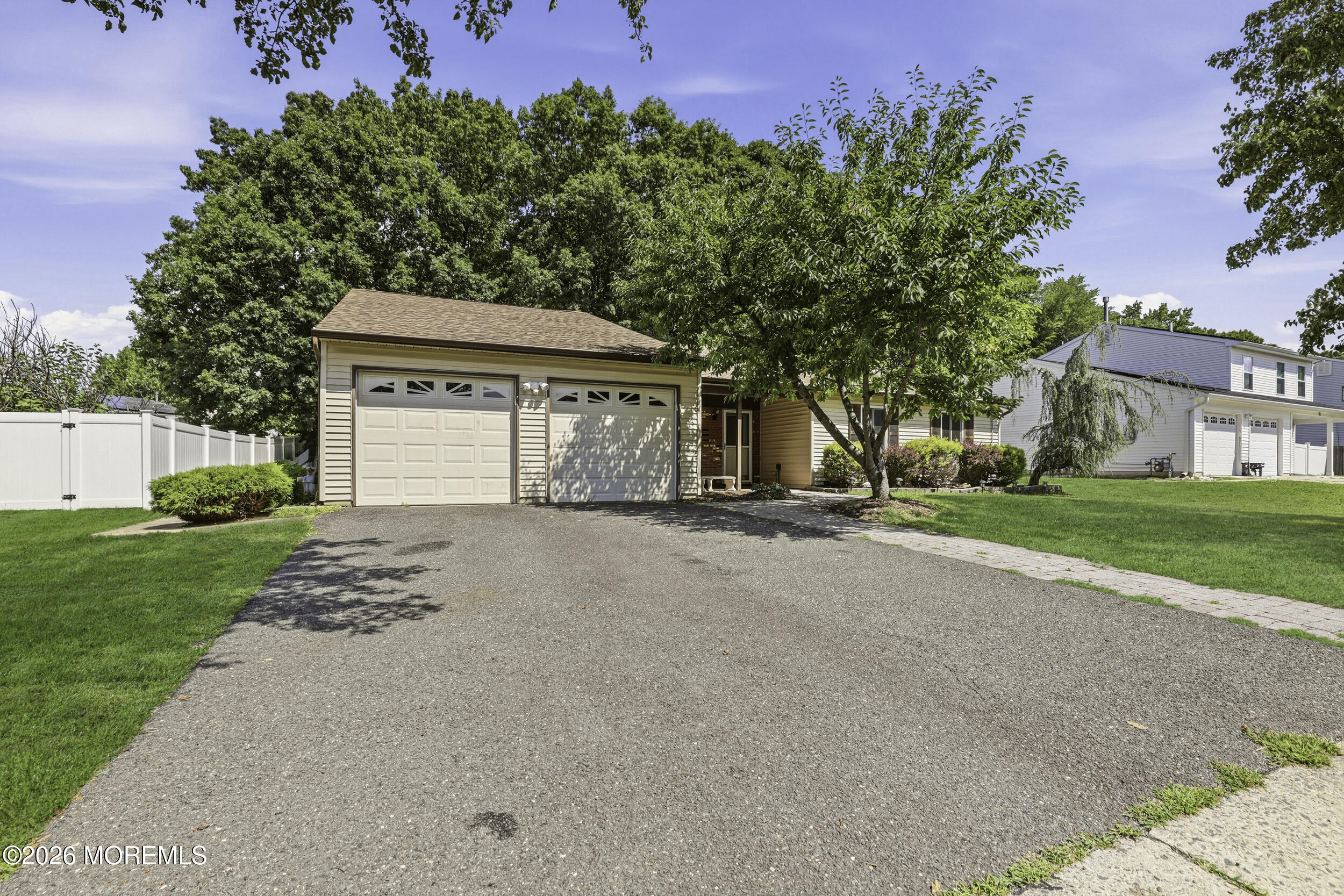 18 Snowdrift Ln, Howell, NJ 07731 photo