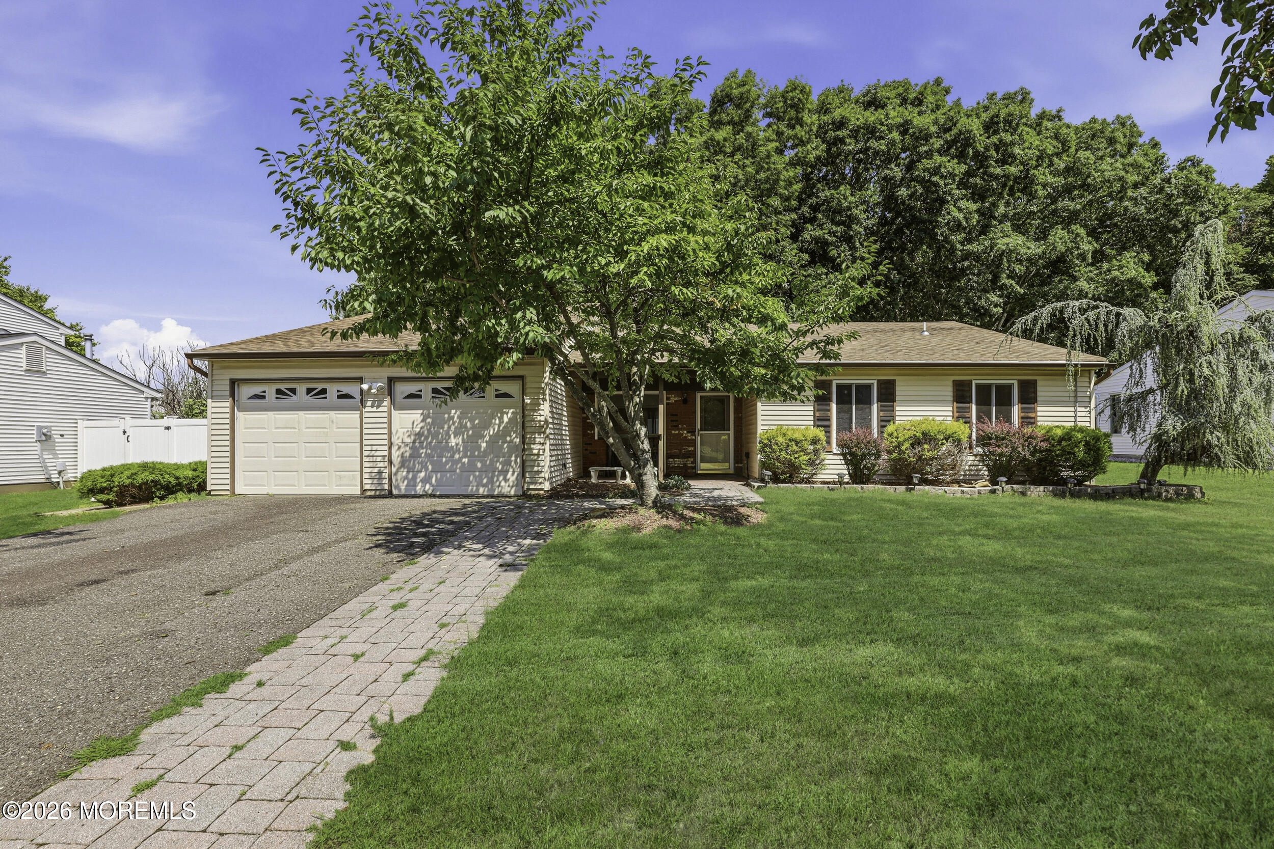 18 Snowdrift Ln, Howell, NJ 07731