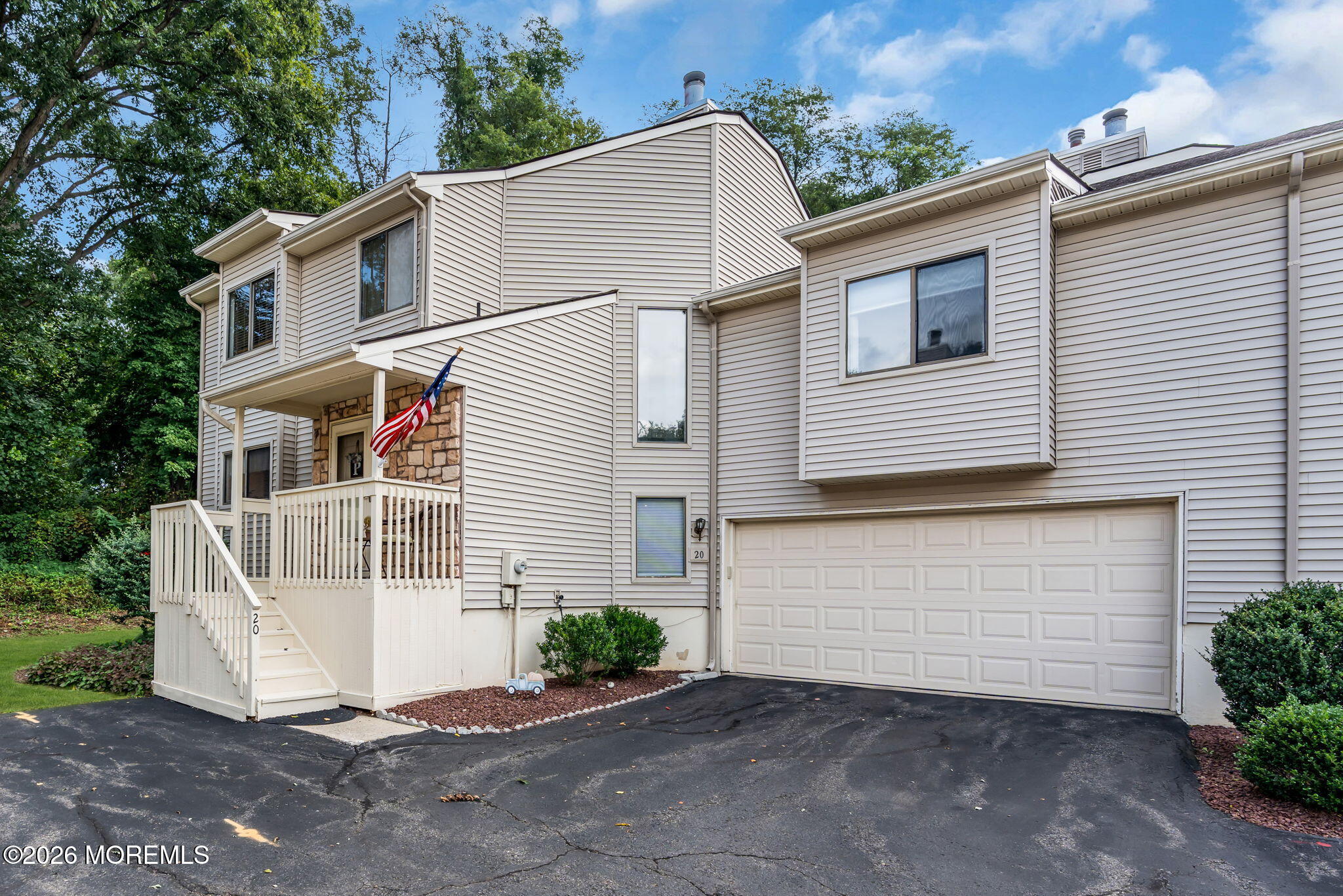 20 Oxford Ln, Middletown, NJ 07748