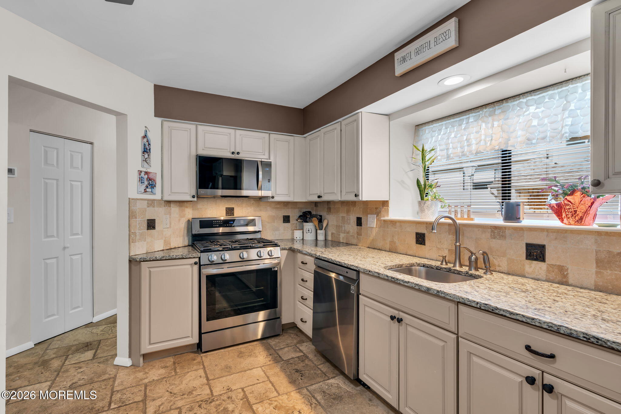 20 Oxford Ln, Middletown, NJ 07748 photo