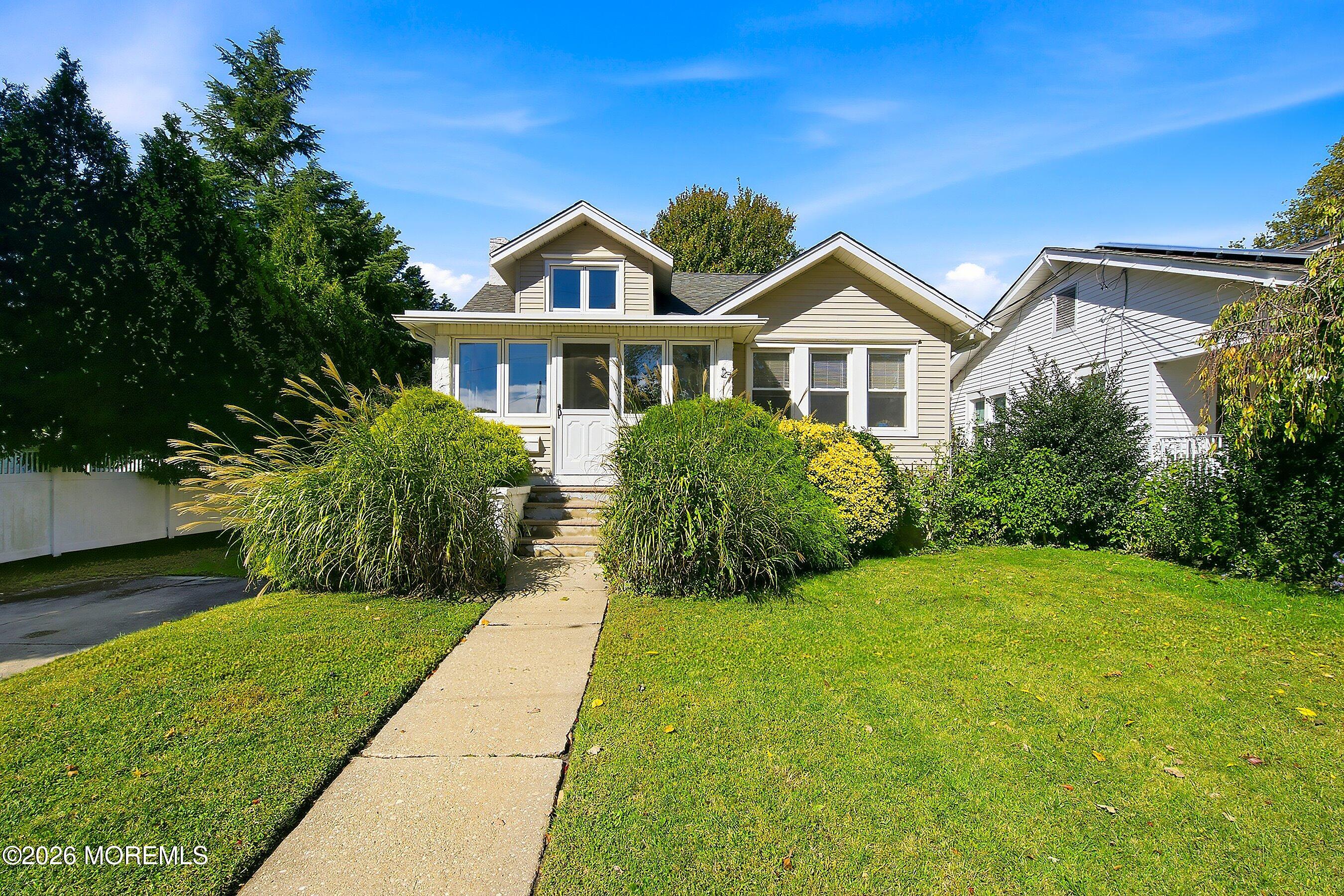27 Windsor Ct, Neptune City, NJ 07753