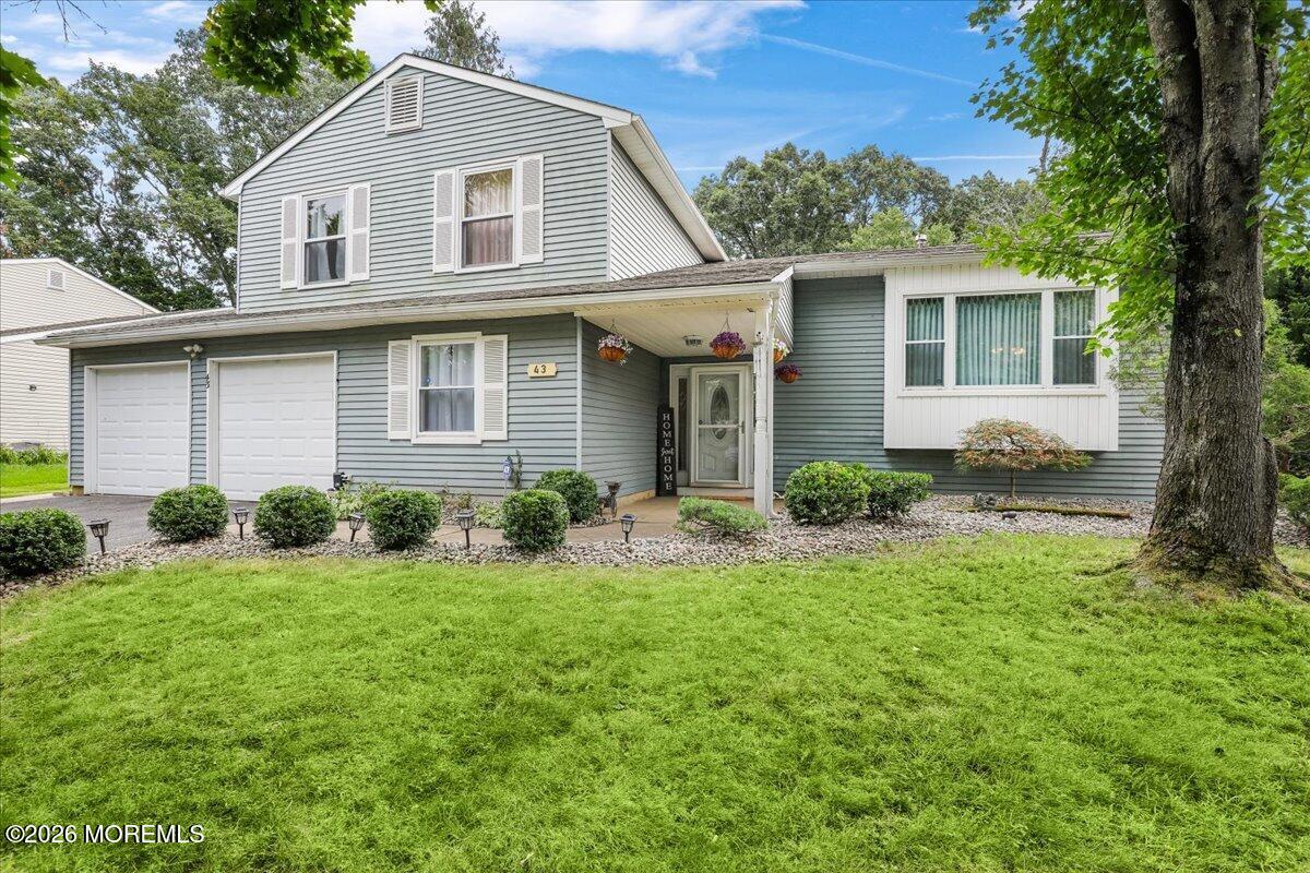 43 Glen Arden Dr, Howell, NJ 07731