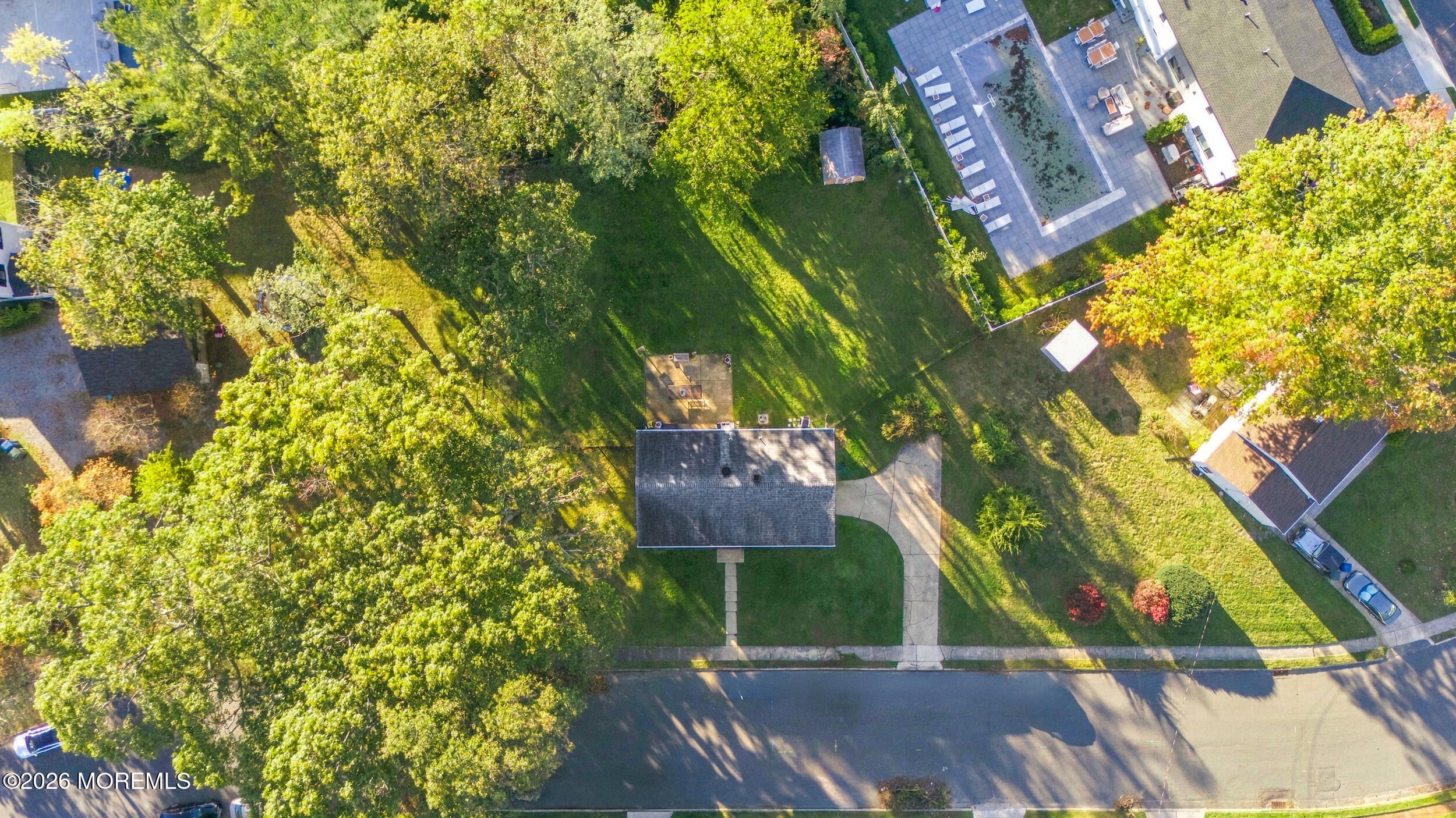 3 Roslyn Dr, Oakhurst, NJ 07755