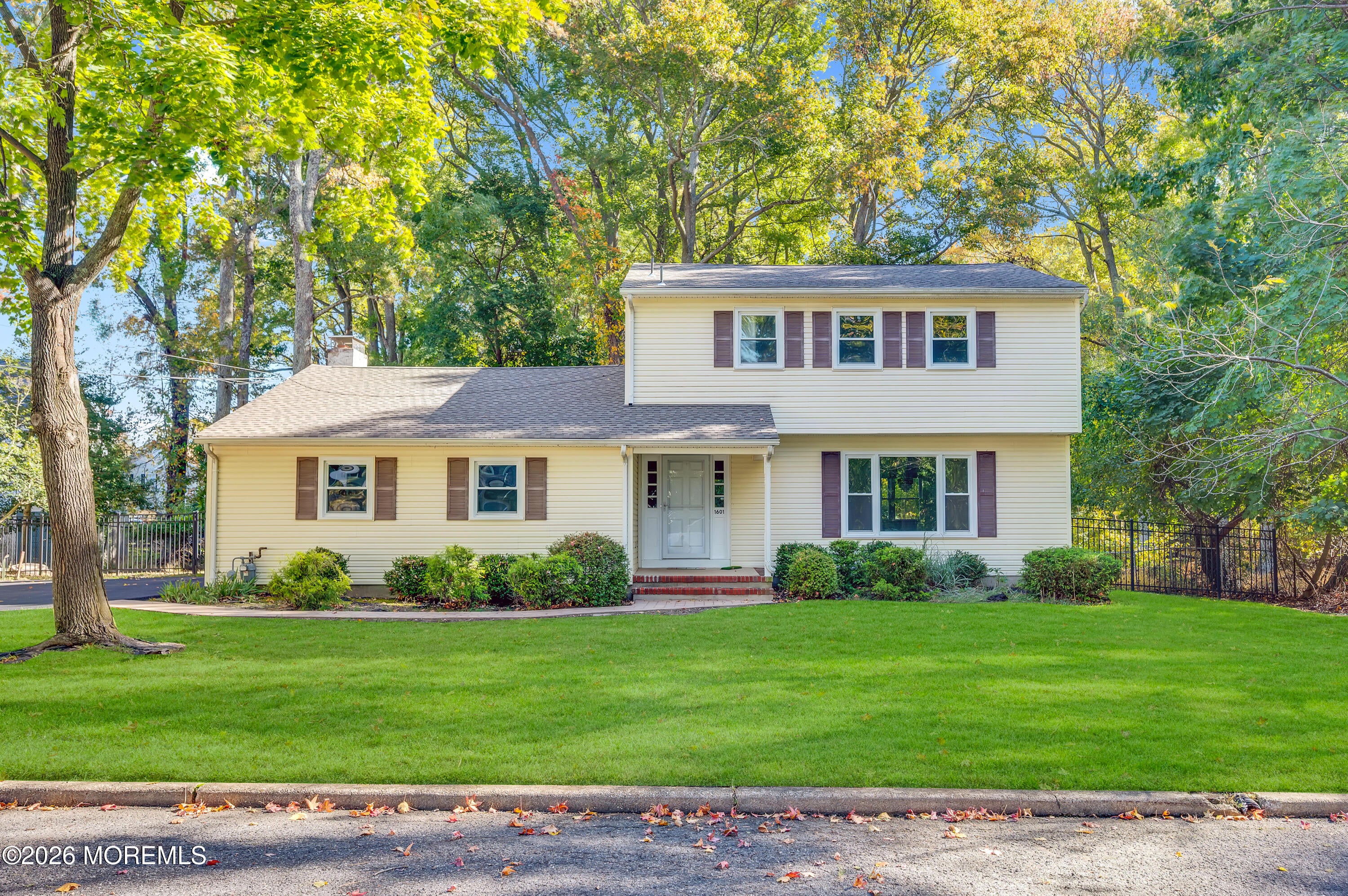 1601 Melville St, Oakhurst, NJ 07755
