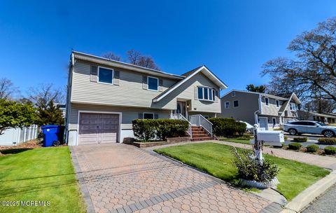 Single Family Residence in Toms River NJ 1906 Ravenwood Drive.jpg