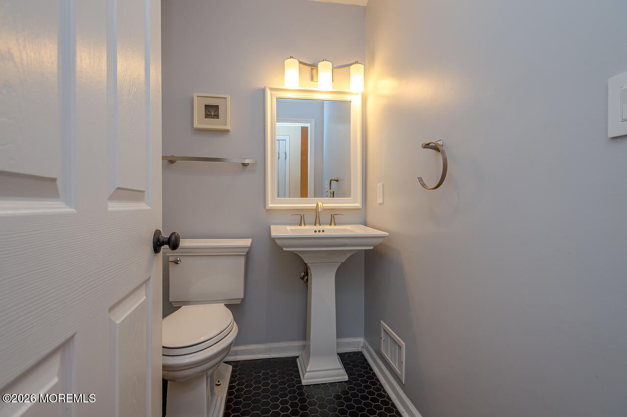 128 Heron Ct, Manalapan, NJ 07726 photo