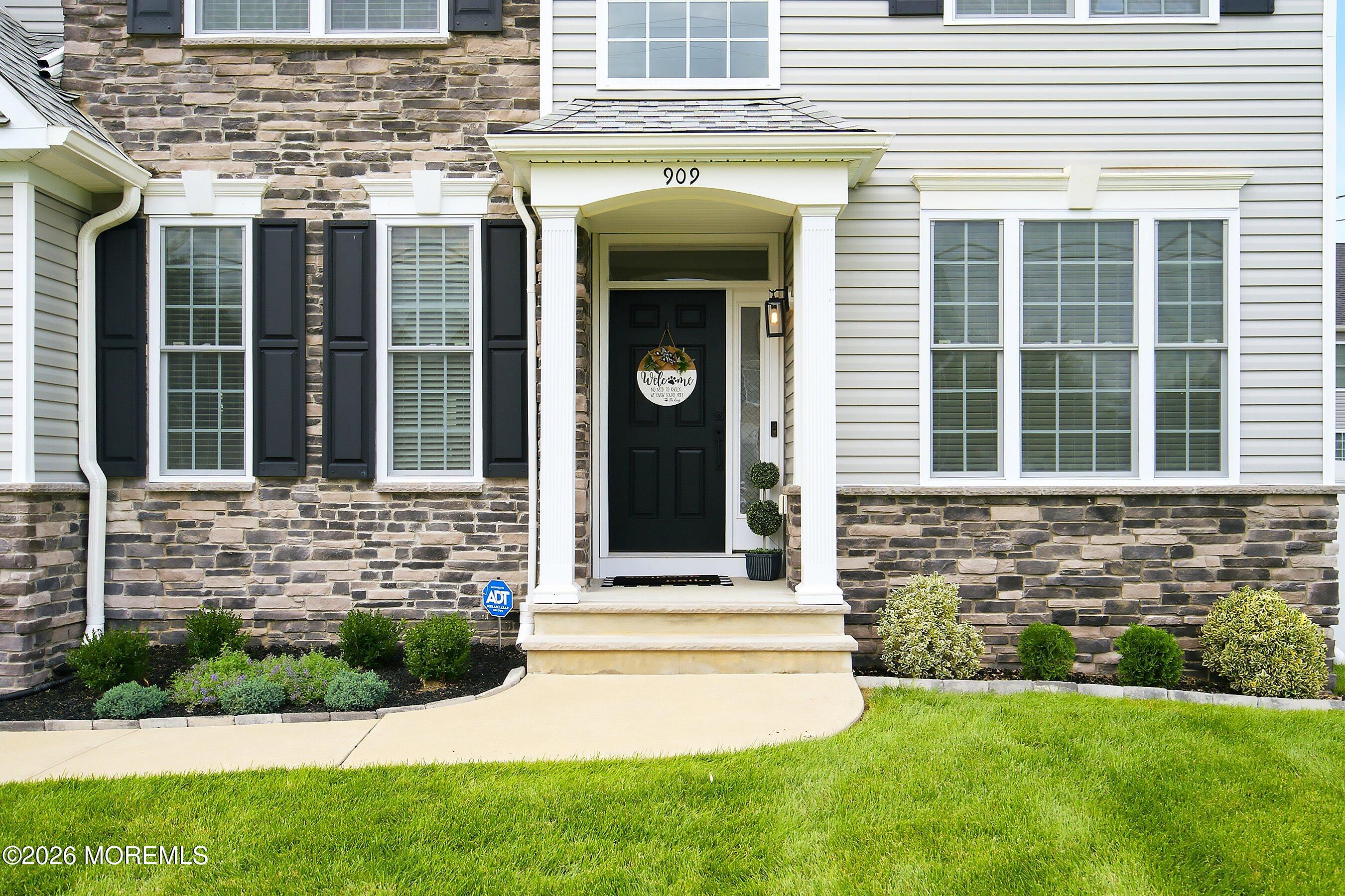 909 Englemere Blvd, Toms River, NJ 08757