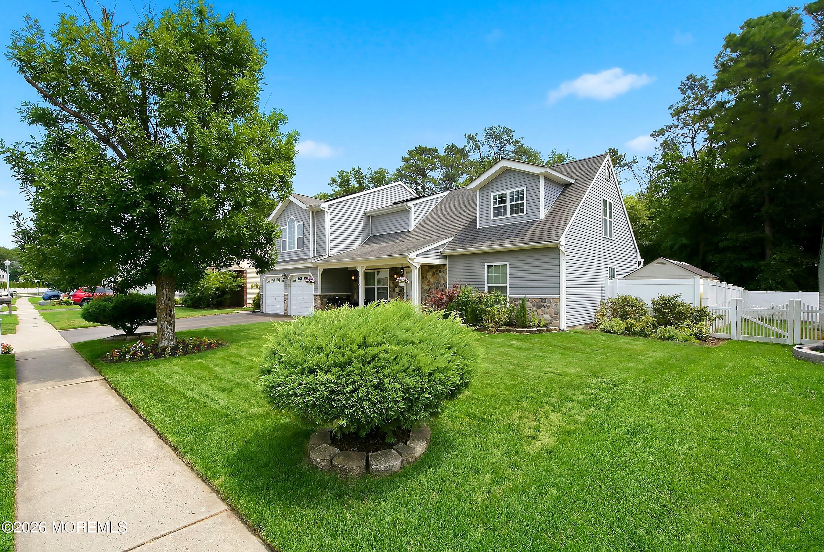 7 Cidermill Ct, Howell, NJ 07731 photo