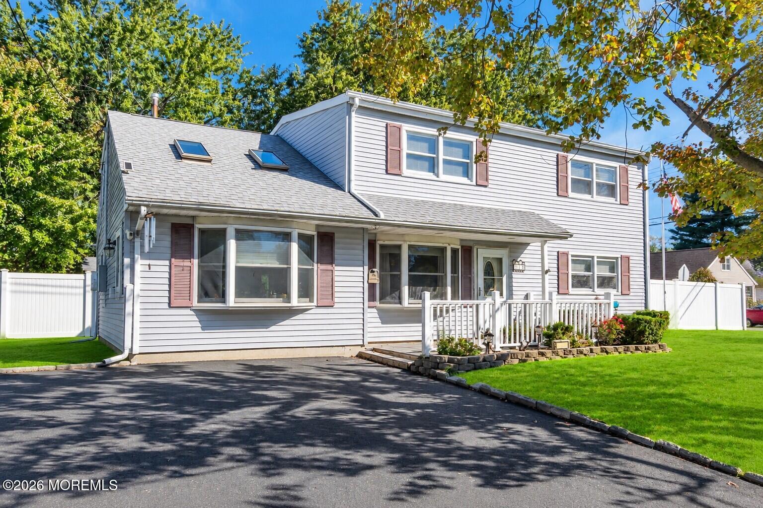 15 Hemingway Dr, Hazlet, NJ 07730