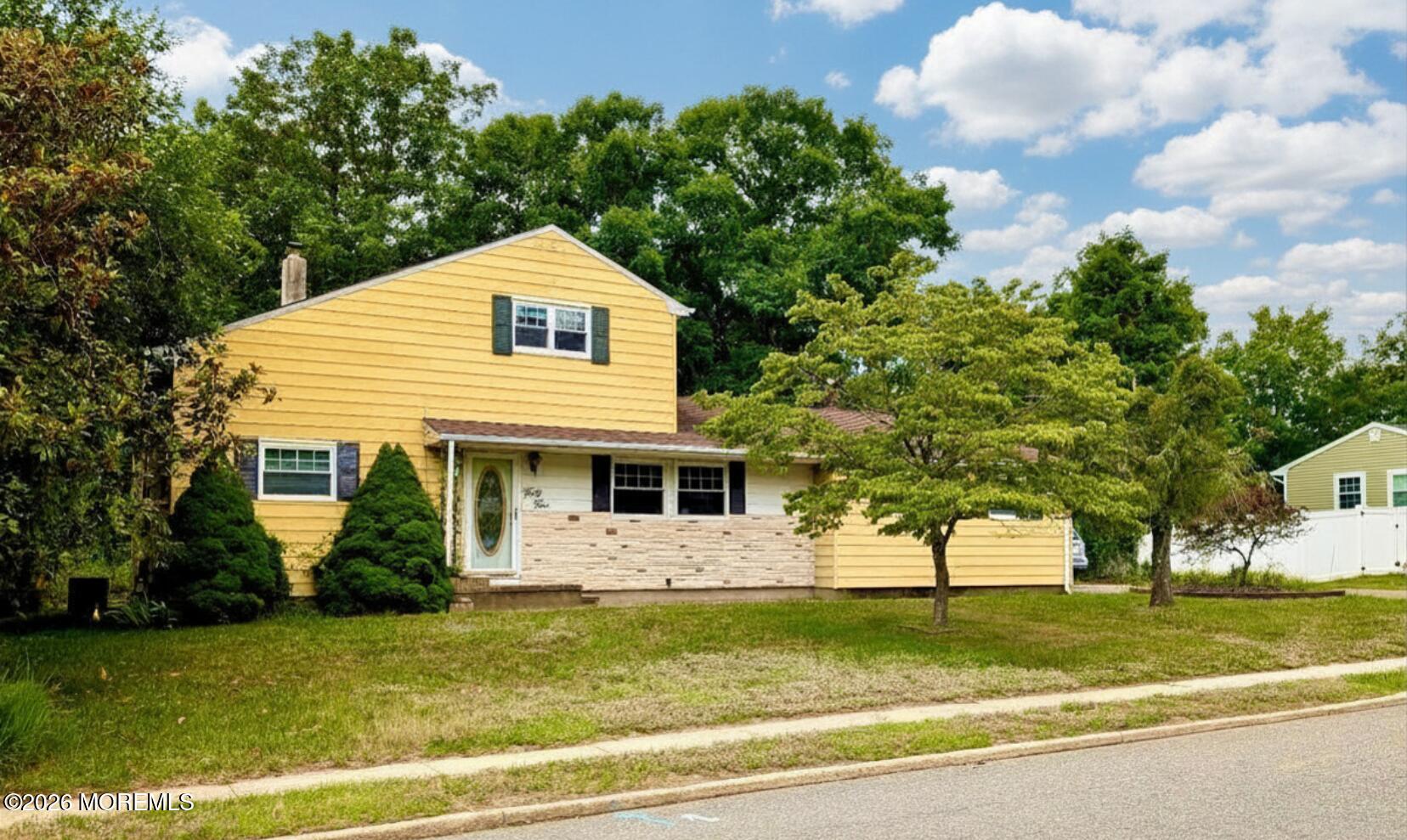 55 Western Dr, Howell, NJ 07731