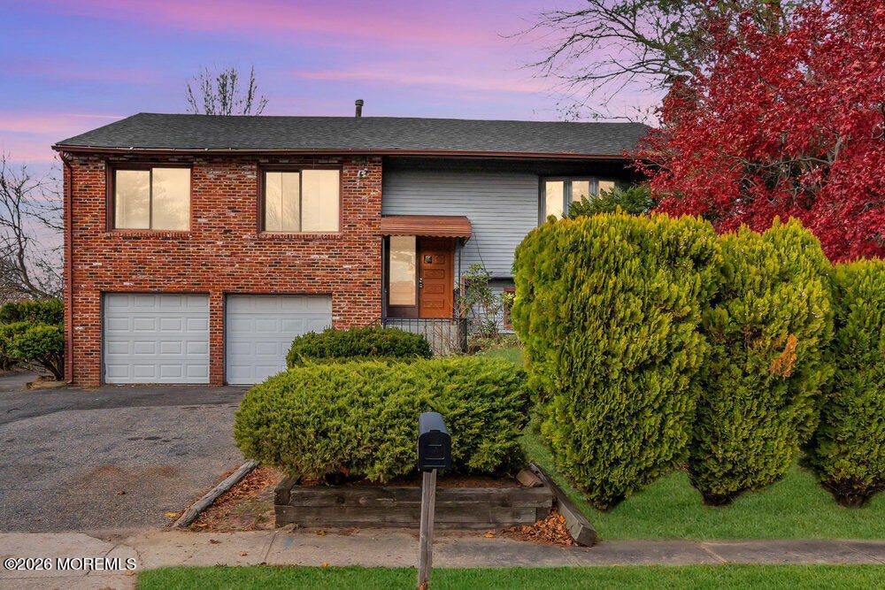 22 Pershing Ln, Sicklerville, NJ 08081