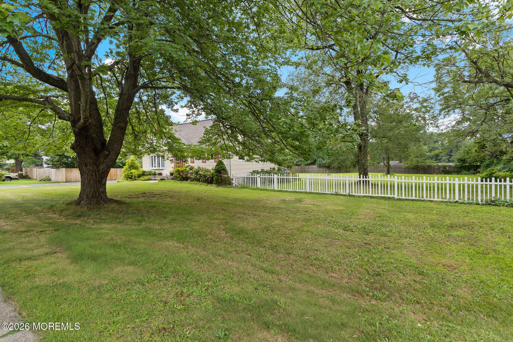 752 Park Ave, Belford, NJ 07718 photo