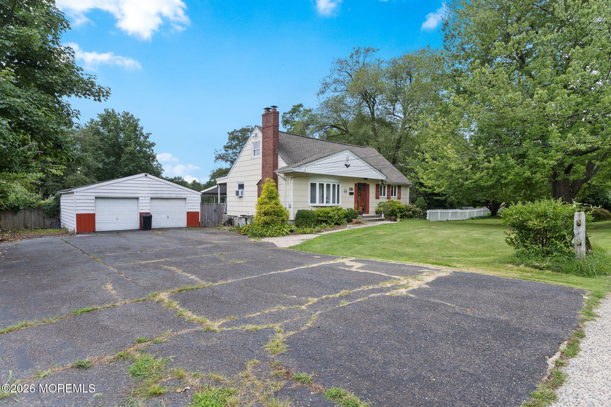 752 Park Ave, Belford, NJ 07718 photo