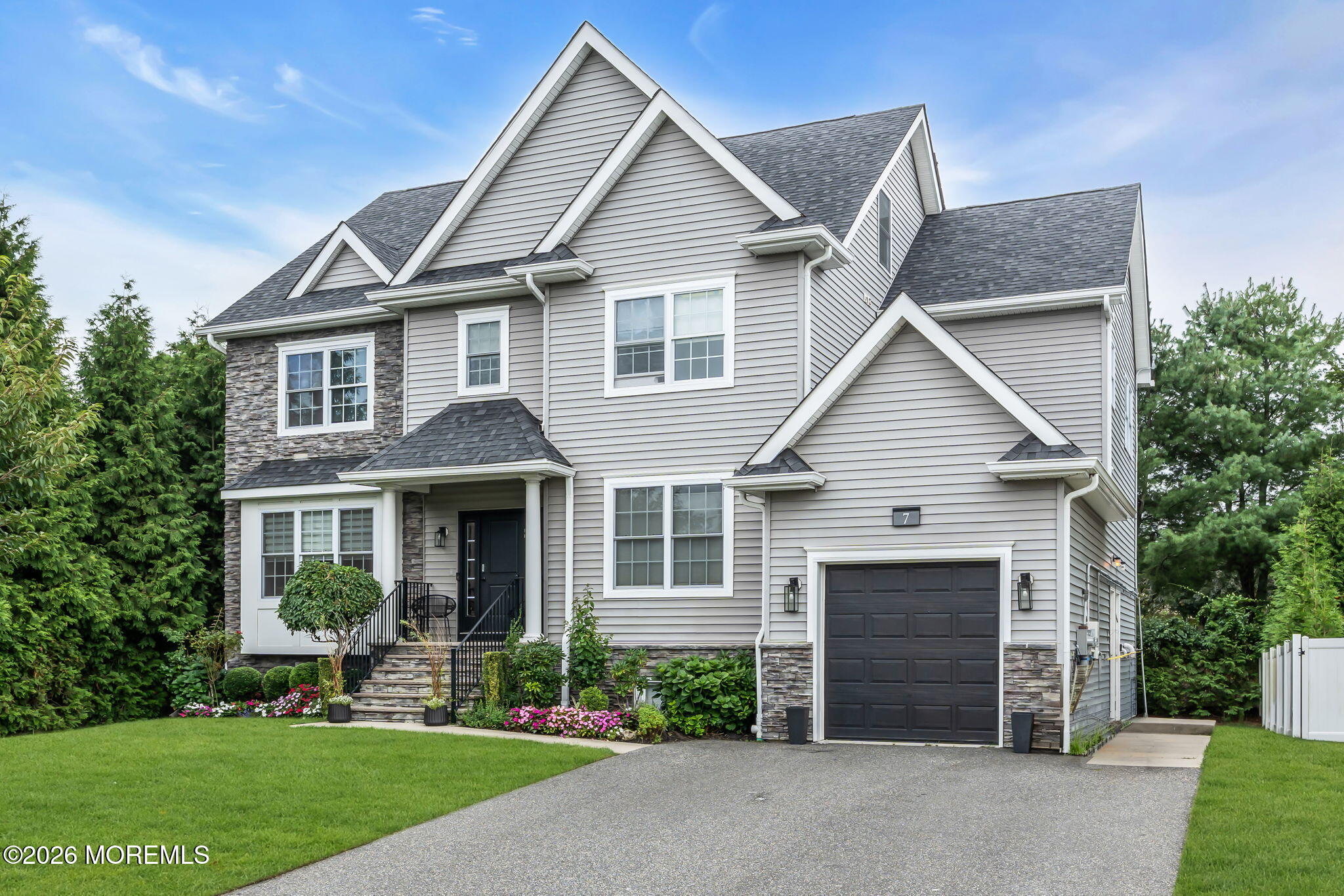 7 Dune Ct, Lakewood, NJ 08701