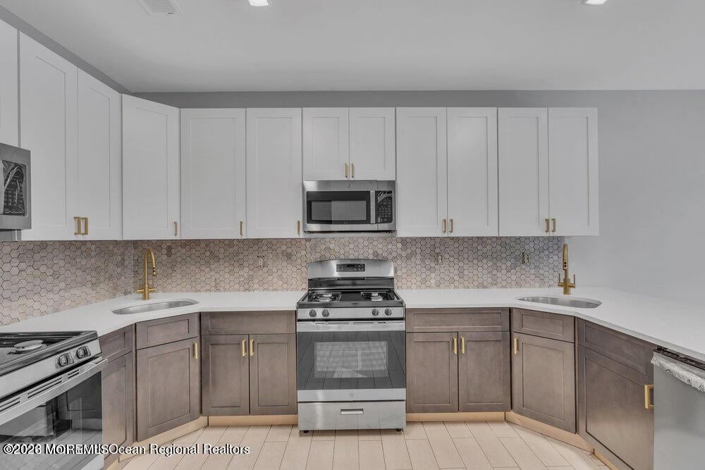 6 Taft Ave, Lakewood, NJ 08701