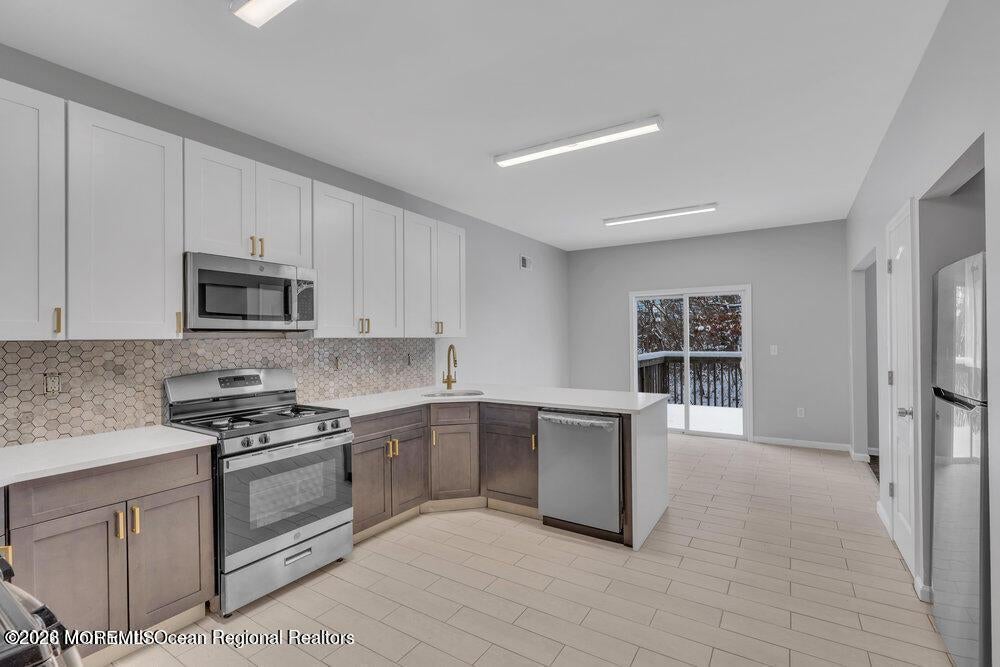 6 Taft Ave, Lakewood, NJ 08701 photo