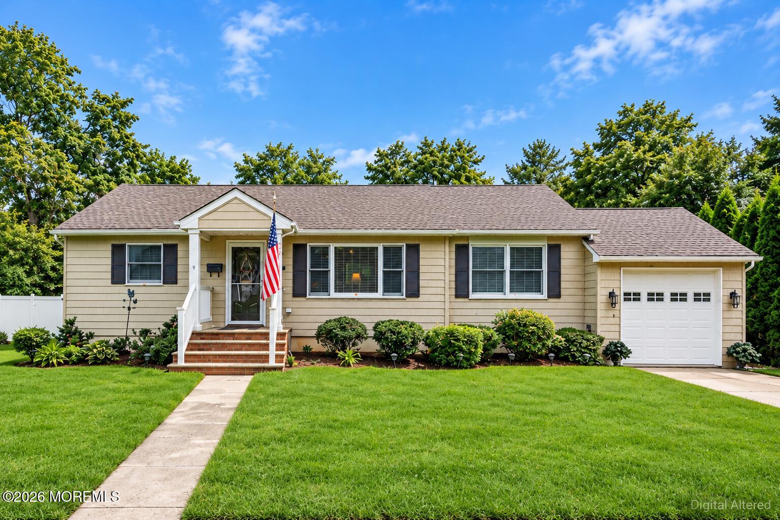 177 10th St, Belford, NJ 07718