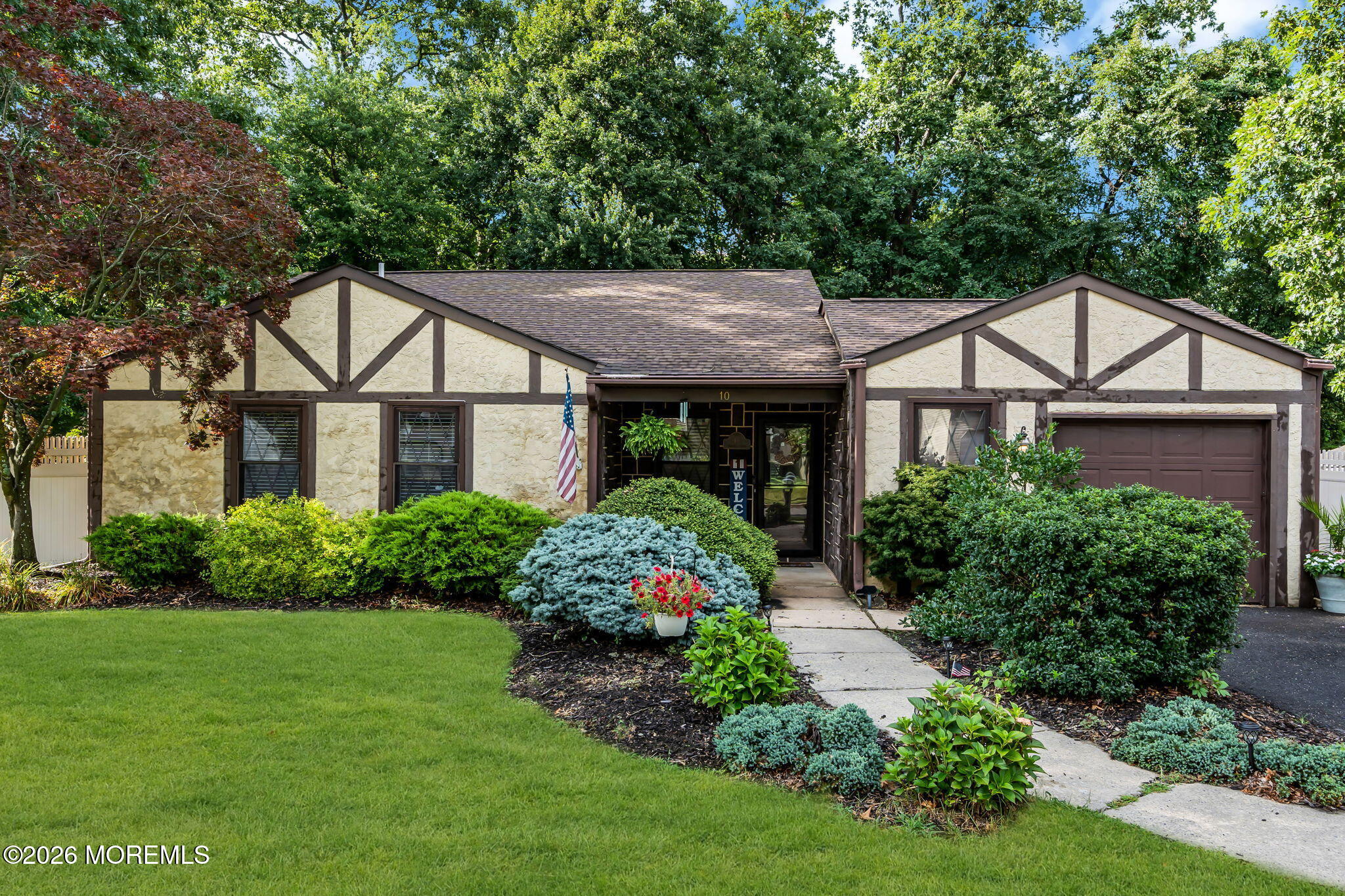 10 Concord Cir, Howell, NJ 07731