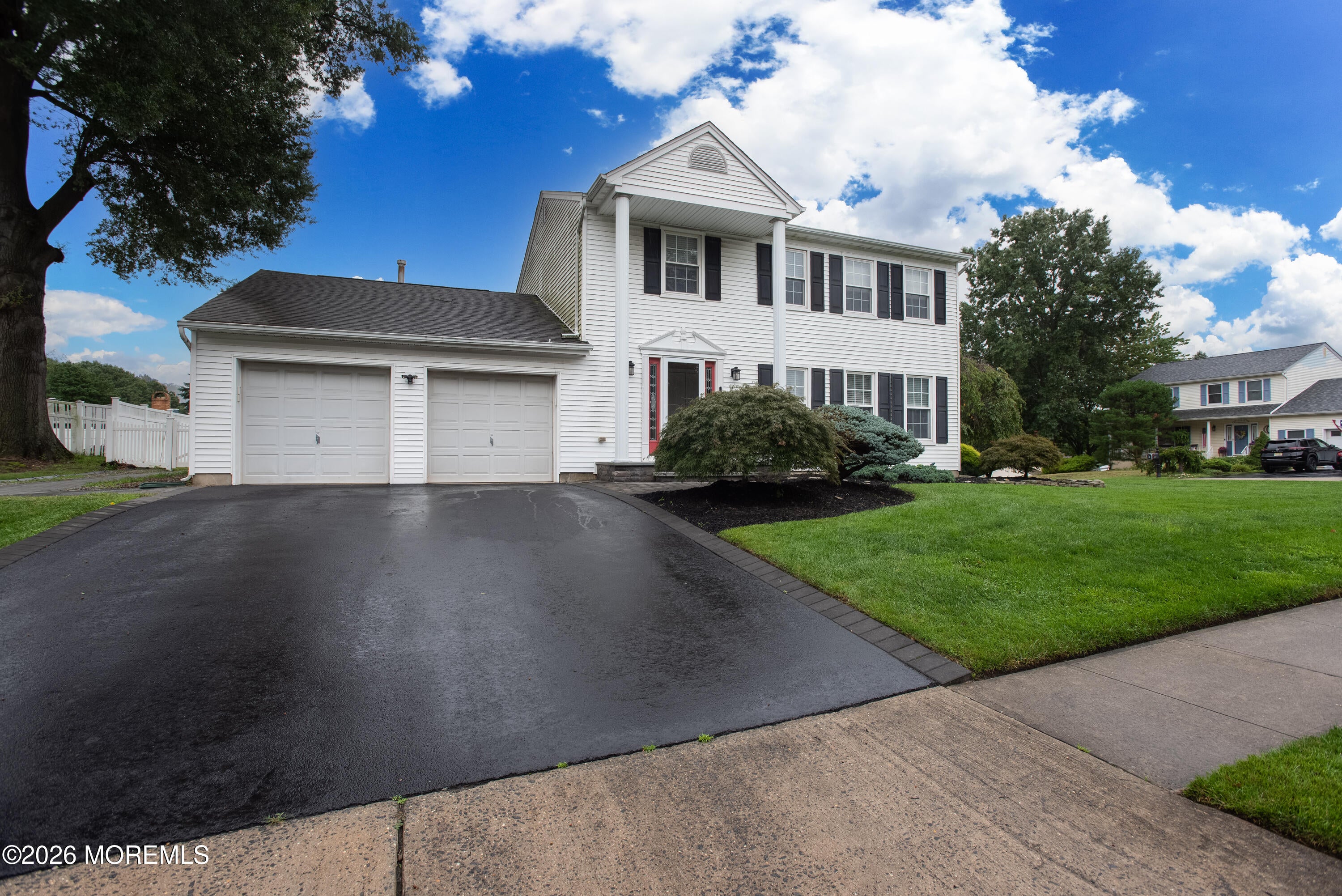 2 Mulberry Cir, Hazlet, NJ 07730