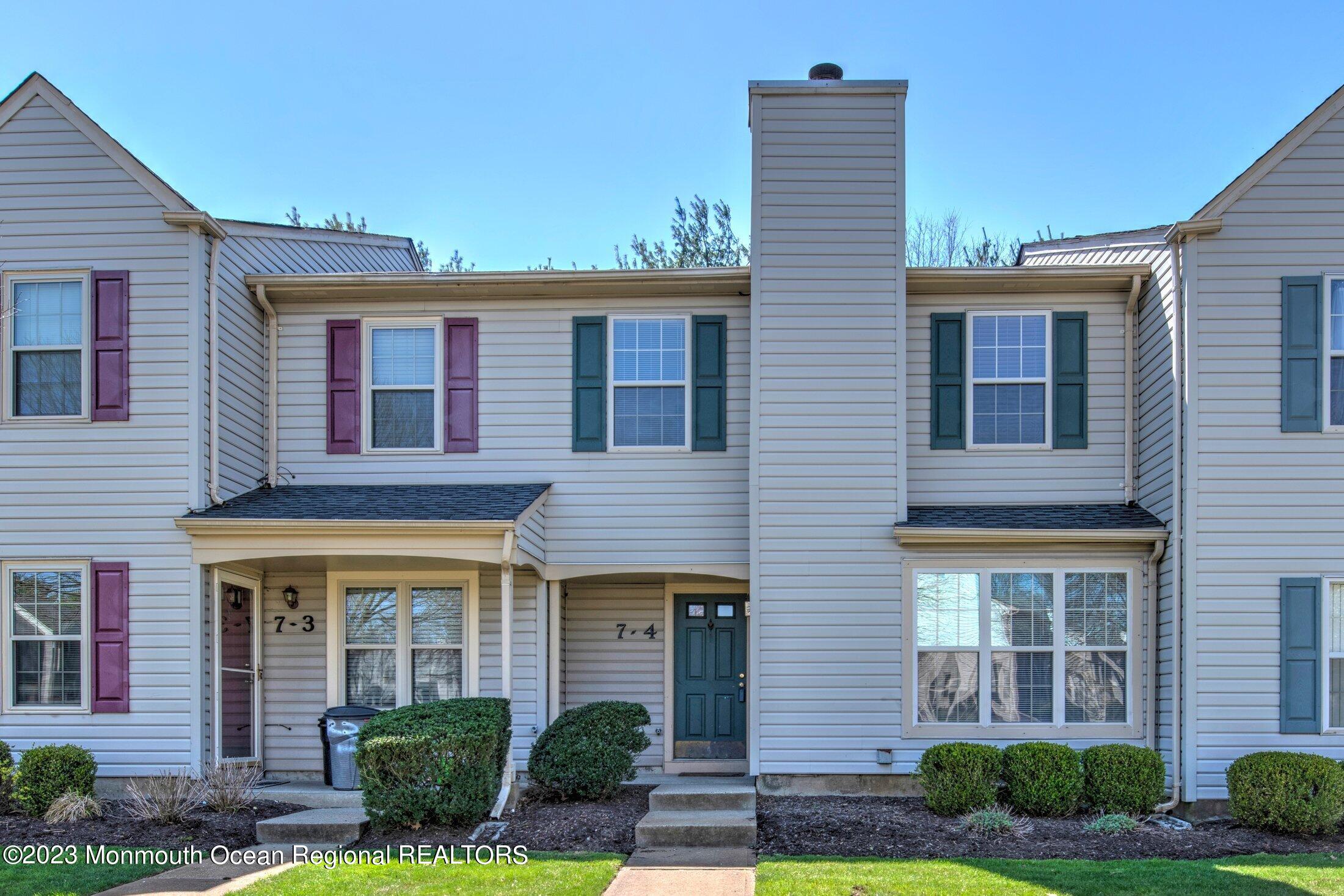 7 Stuart Dr, Freehold, NJ 07728