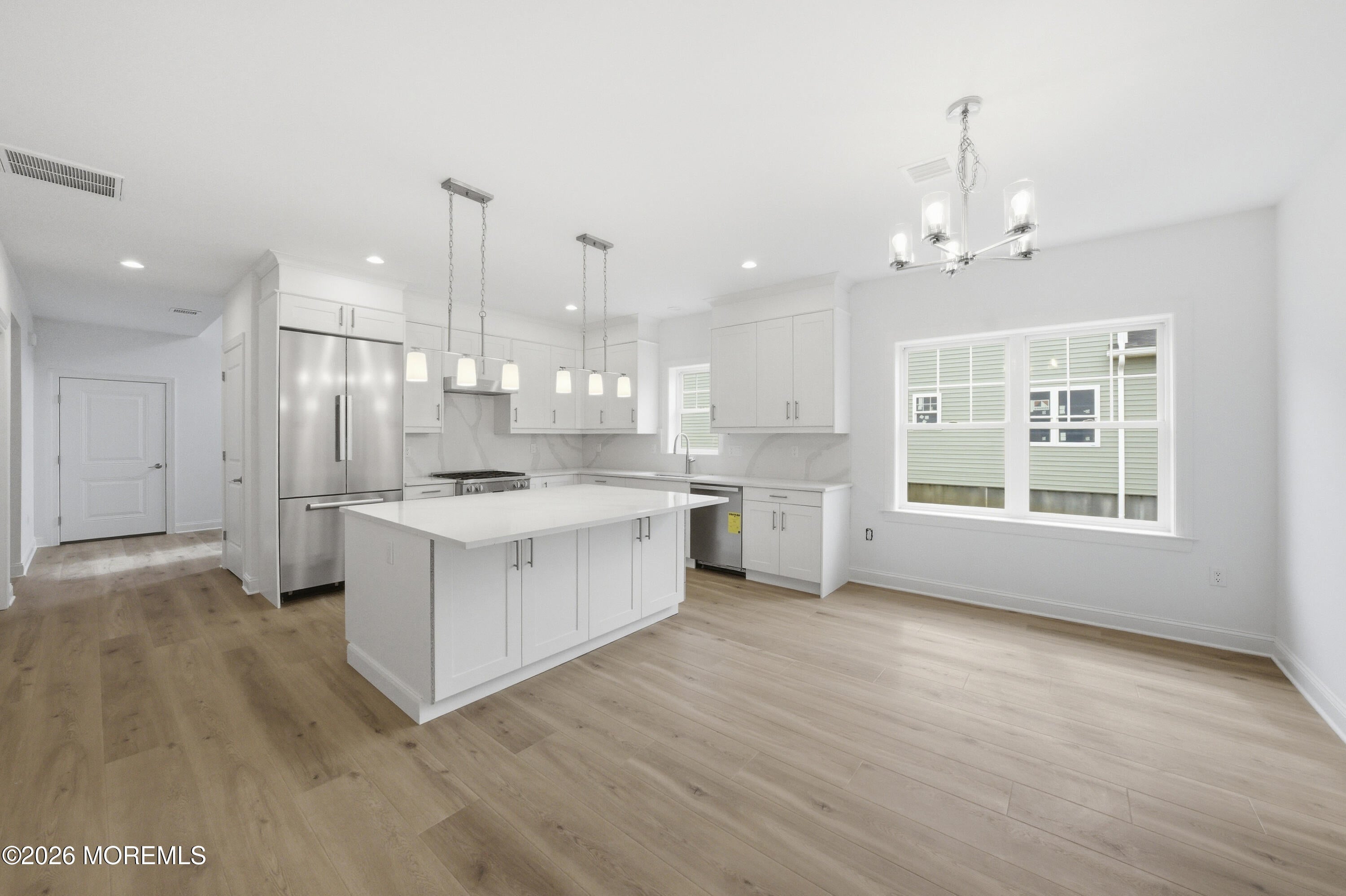 18 Remington Ct, Farmingdale, NJ 07727 photo