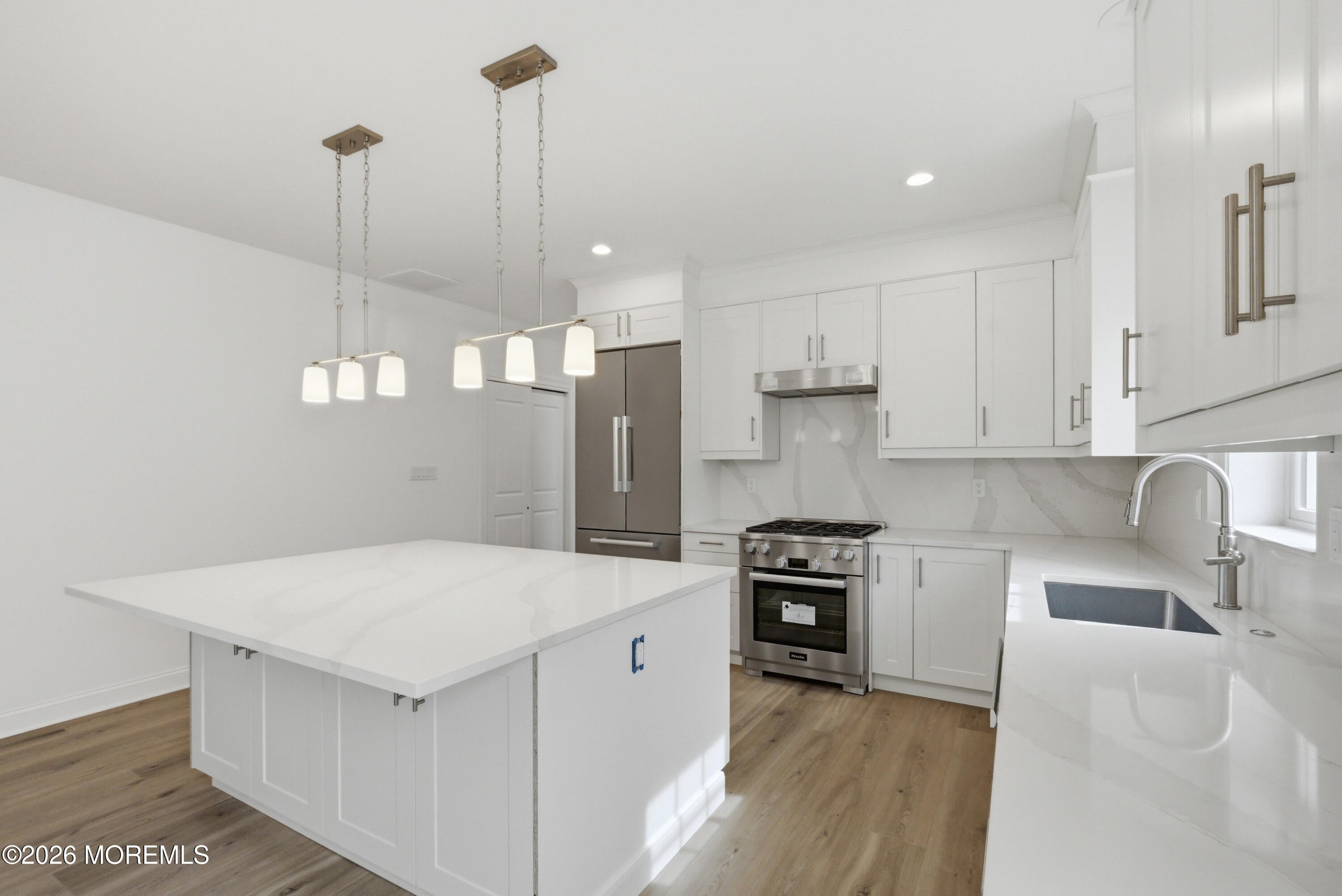 18 Remington Ct, Farmingdale, NJ 07727 photo