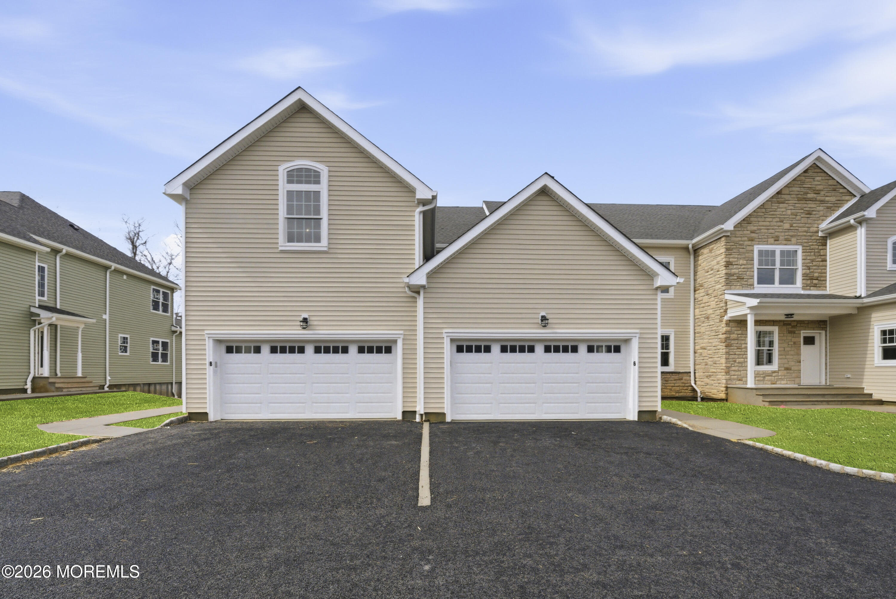 18 Remington Ct, Farmingdale, NJ 07727