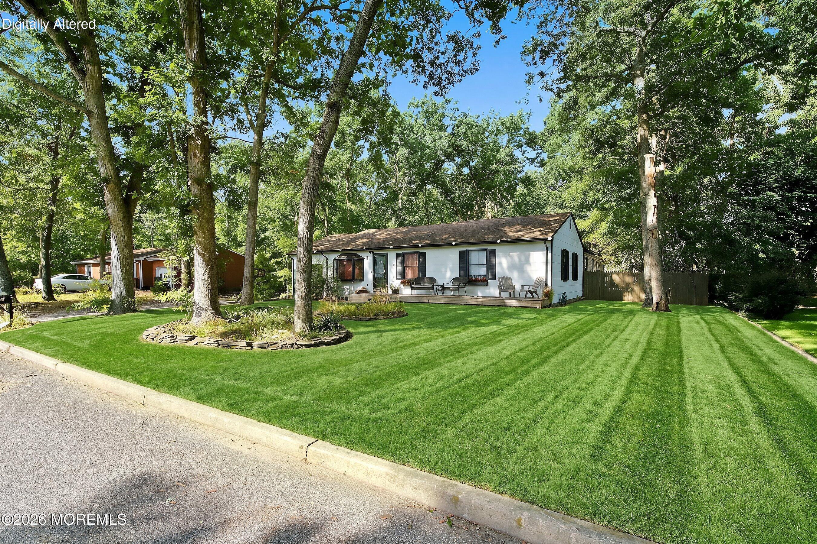 726 Lake Barnegat Dr, Lanoka Harbor, NJ 08734