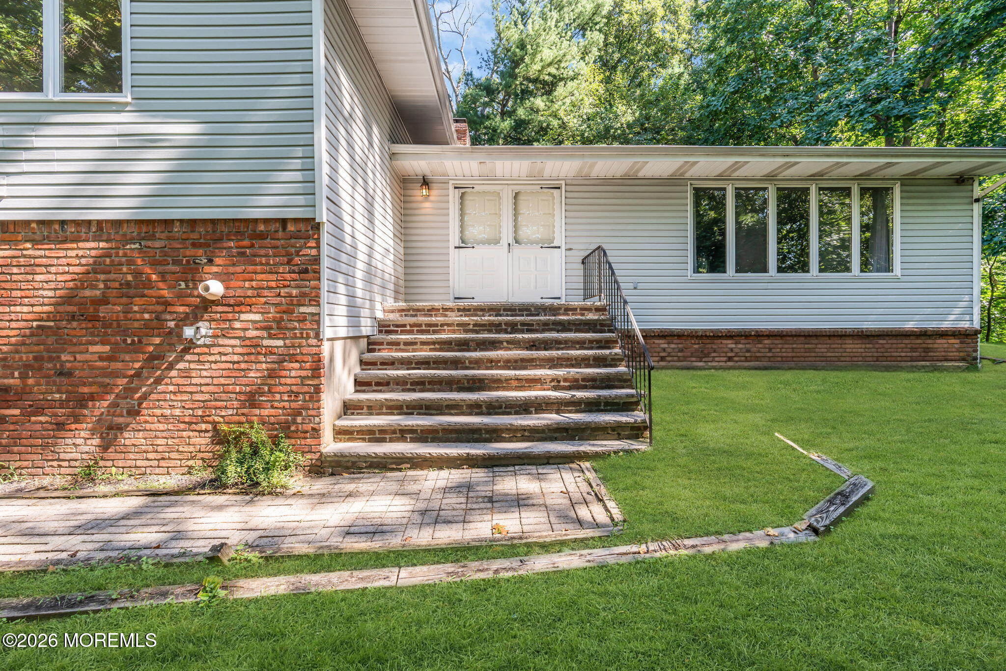 28 Hopi Dr, Middletown, NJ 07748