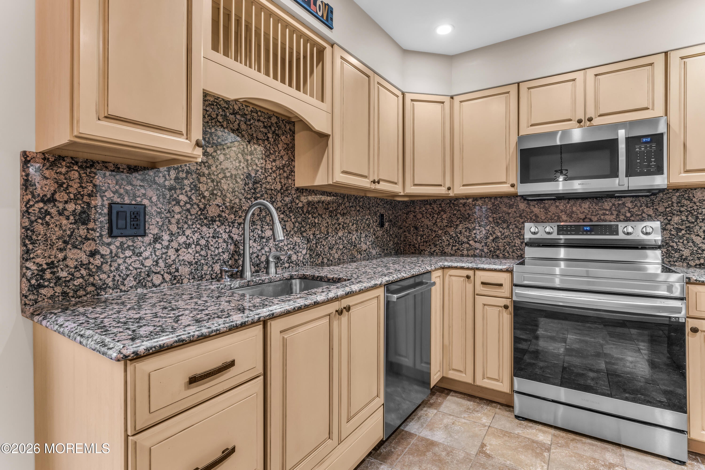 302 Cutty Ct, Toms River, NJ 08753 photo