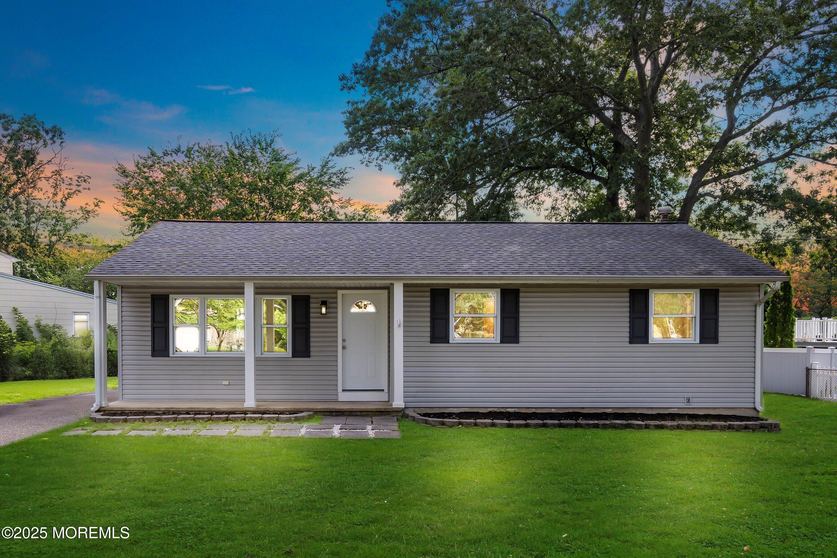585 Fawn Dr, Toms River, NJ 08753