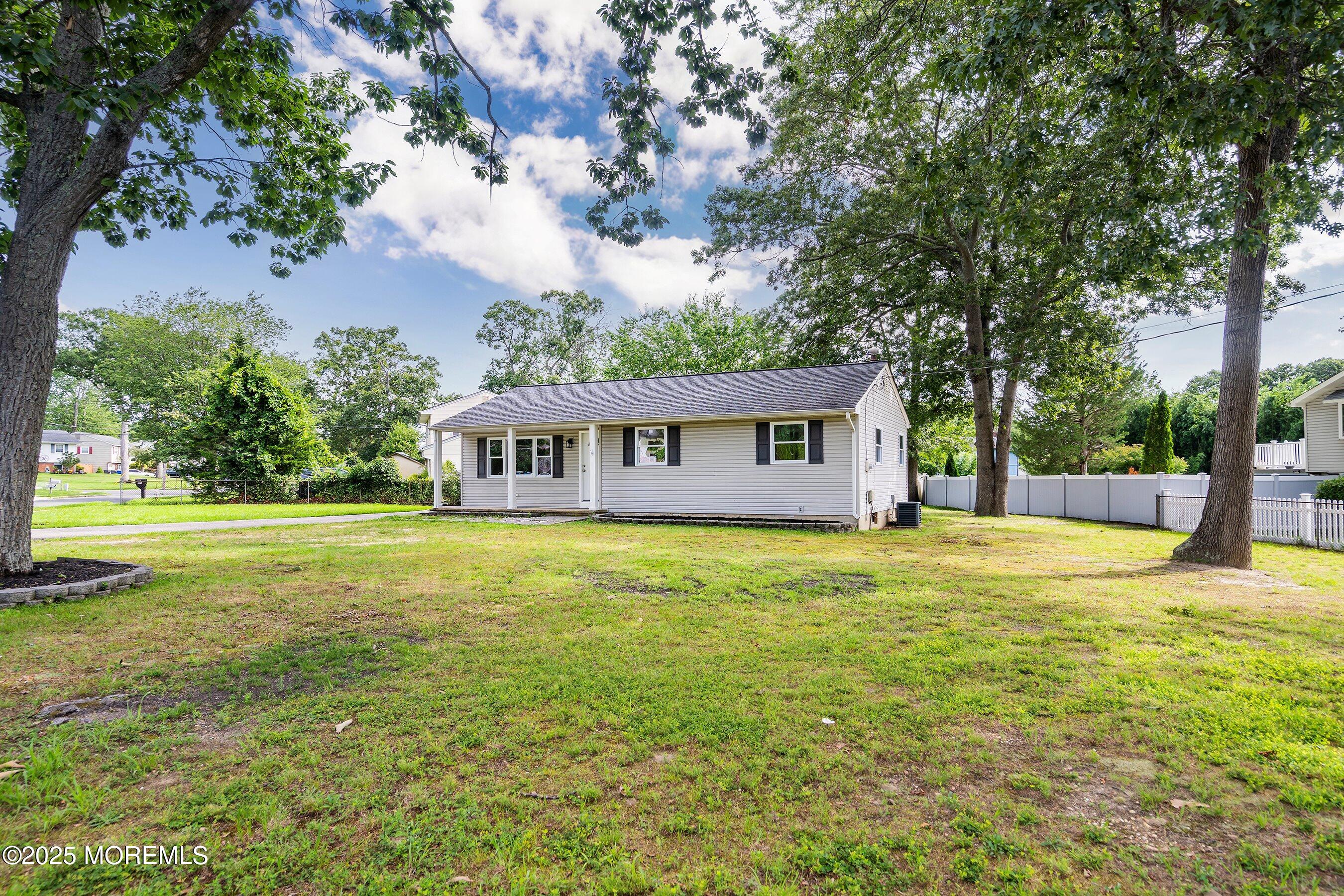 585 Fawn Dr, Toms River, NJ 08753 photo