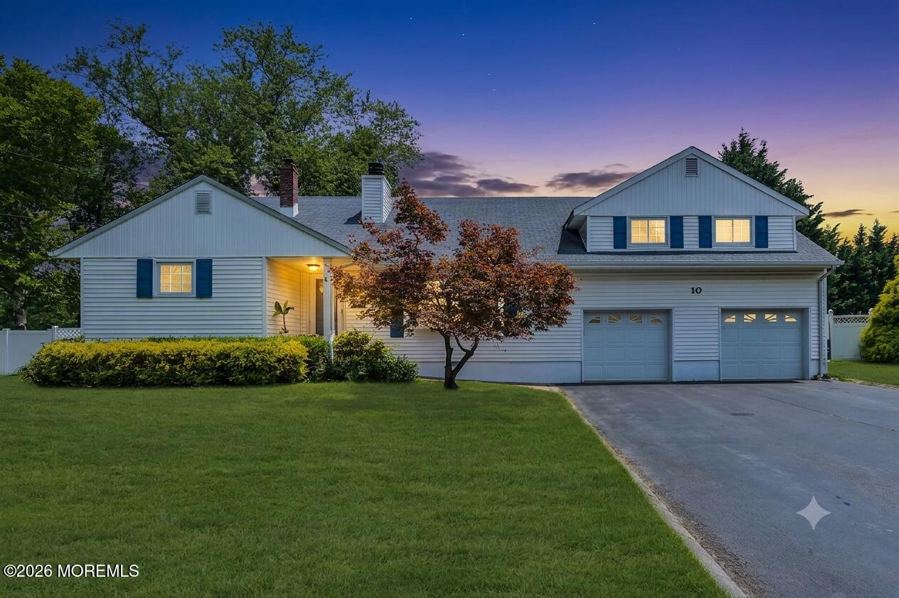 10 Homestead Pl, Holmdel, NJ 07733