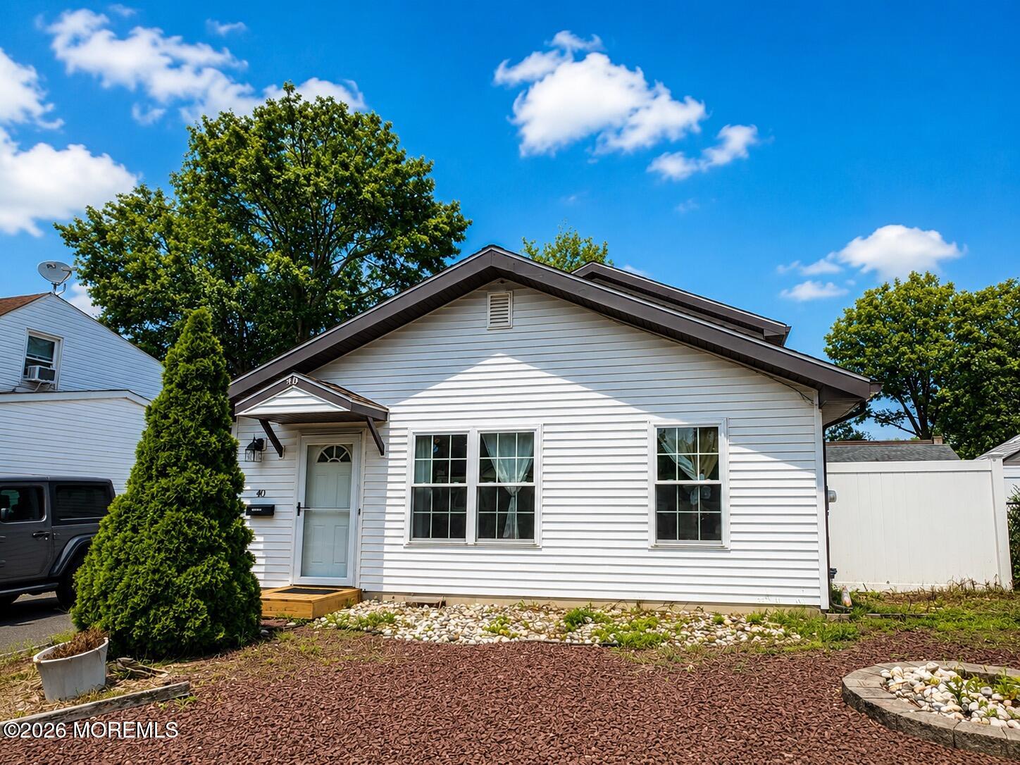 40 Compton Ave, Hazlet, NJ 07734