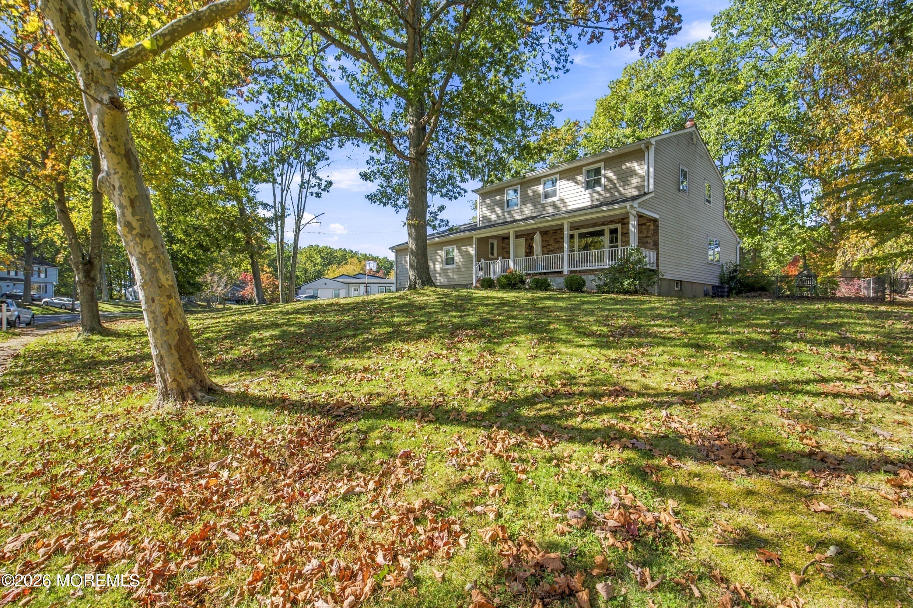 27 Surrey Ln, Eatontown, NJ 07724 photo