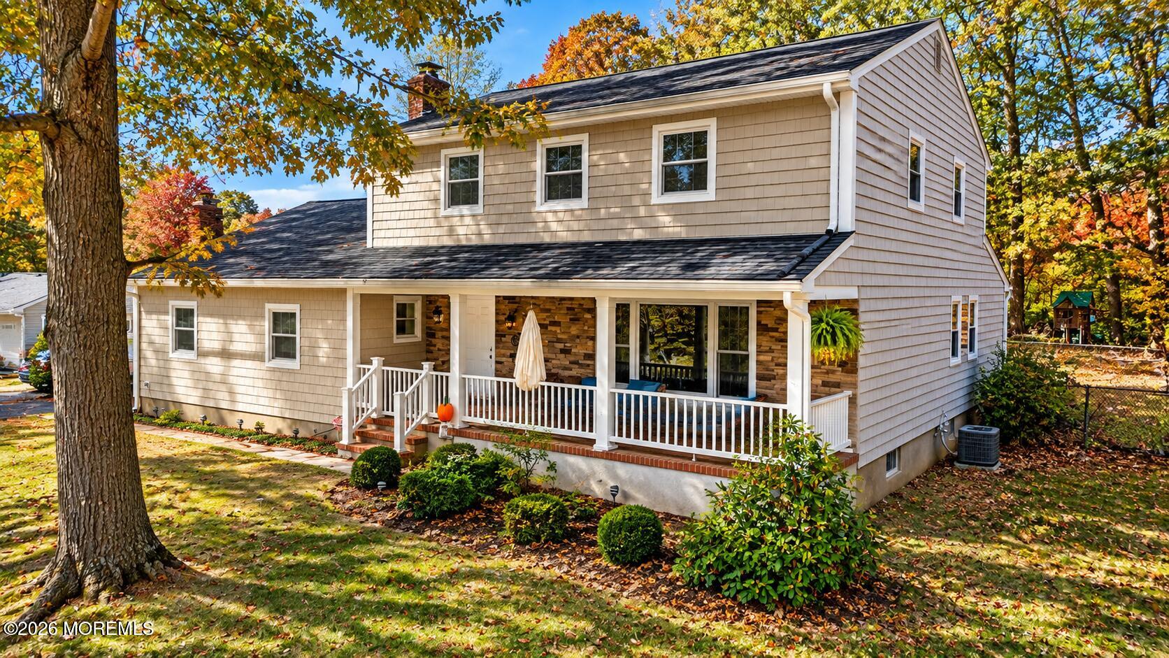 27 Surrey Ln, Eatontown, NJ 07724 photo