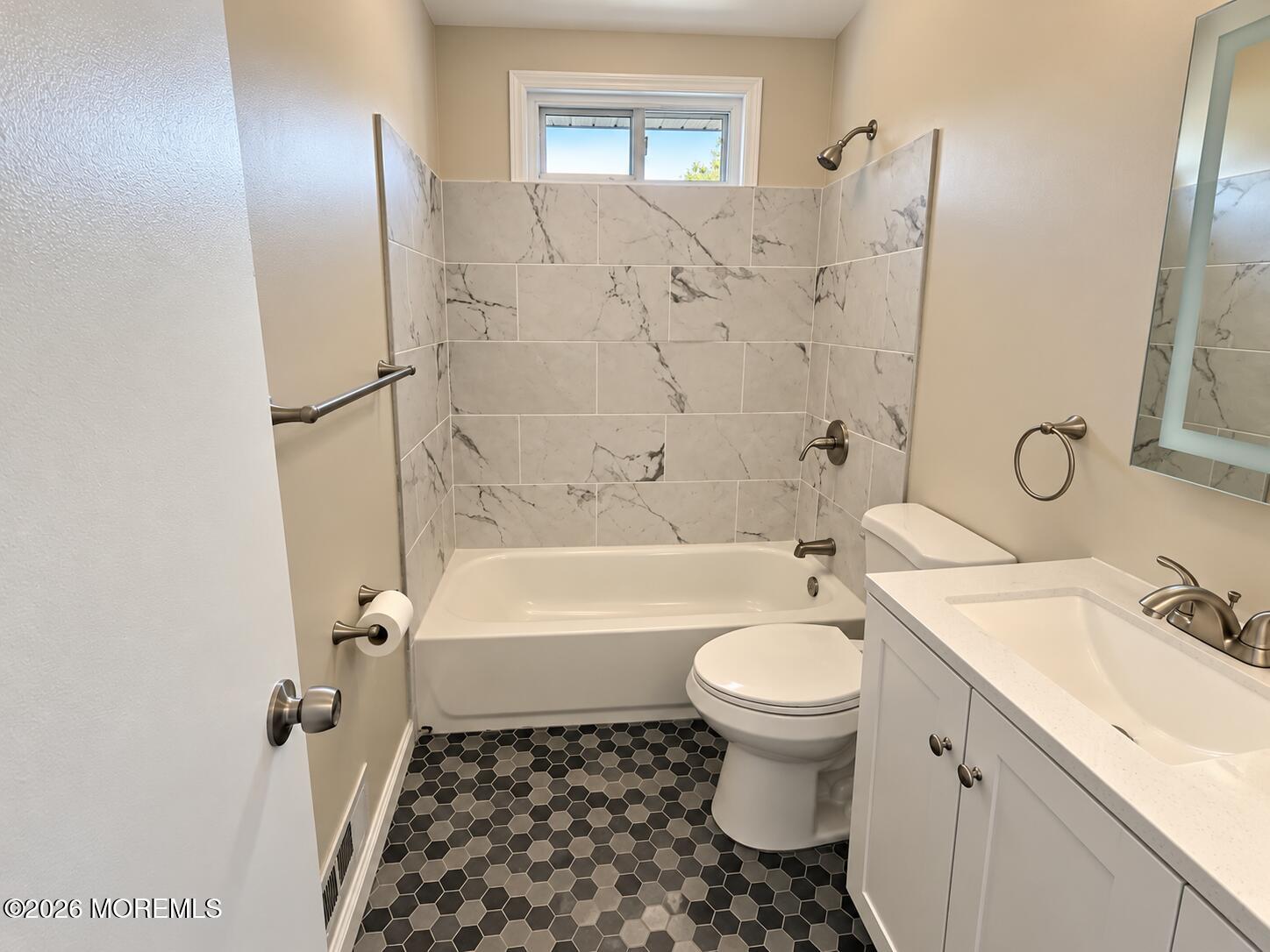 112 Blossom Dr, Toms River, NJ 08753 photo