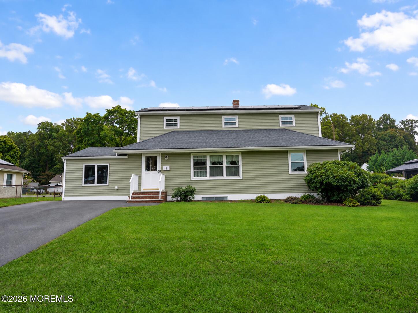 6 Lind Dr, Middletown, NJ 07748