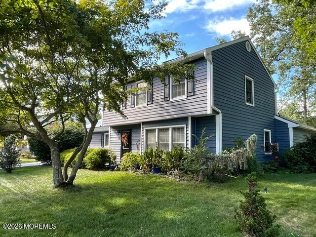 28 Standish Dr, Howell, NJ 07731