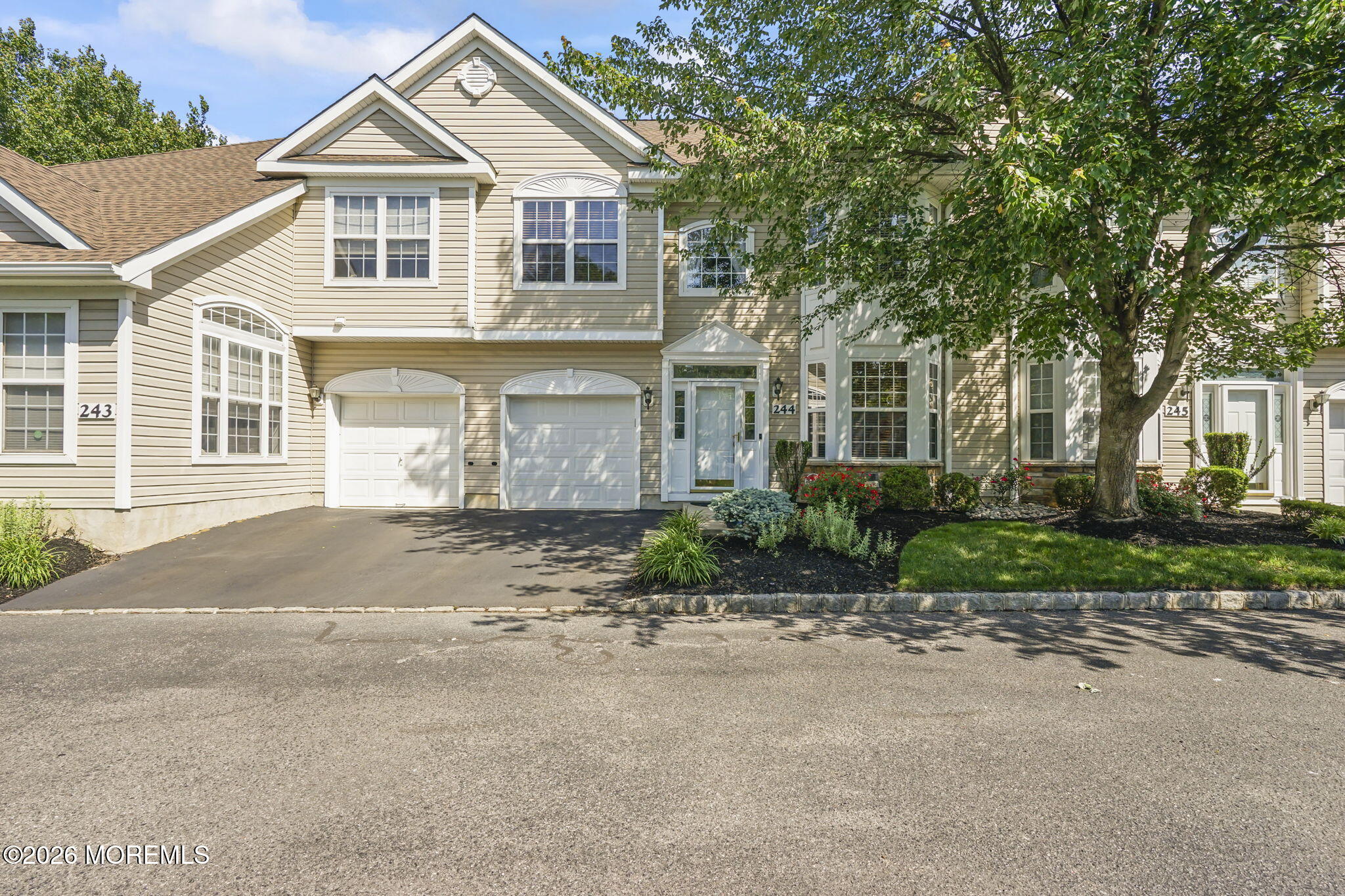 244 Shinnecock Dr, Manalapan, NJ 07726