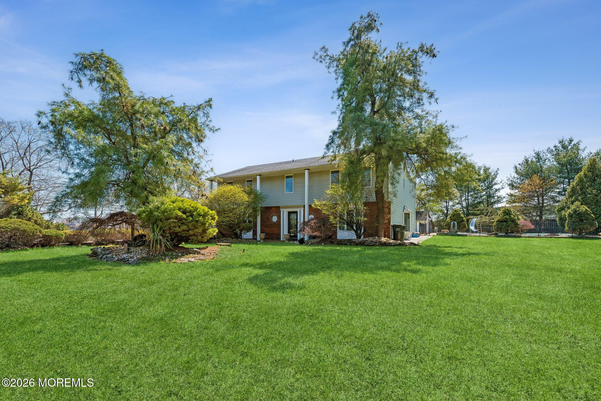 1 Flintlock Rd, Freehold, NJ 07728