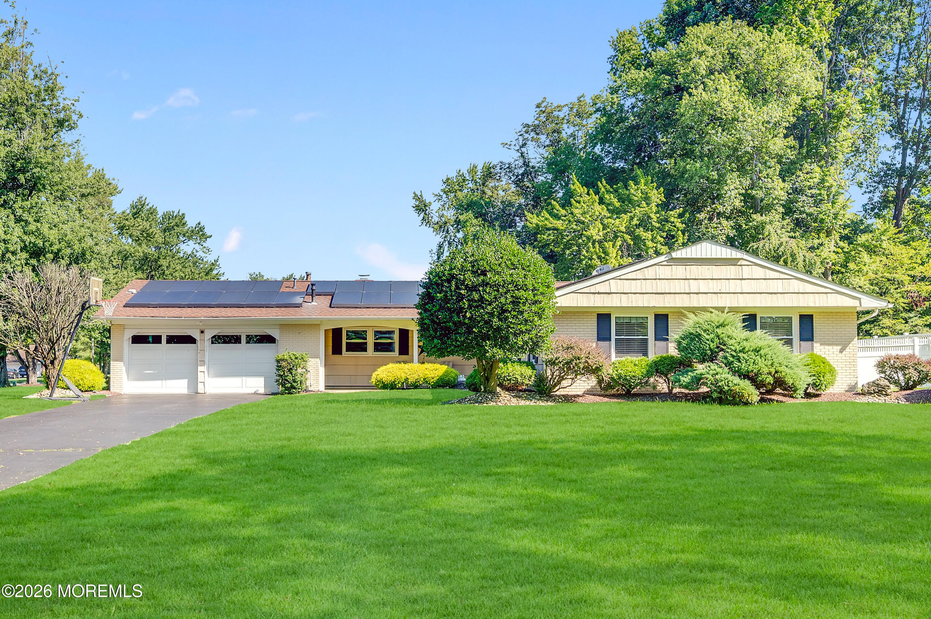 25 Ryan Rd, Manalapan, NJ 07726