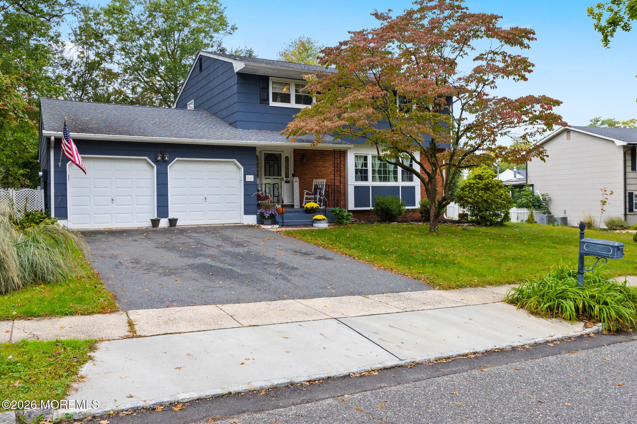 16 Twain Dr, Allentown, NJ 08501
