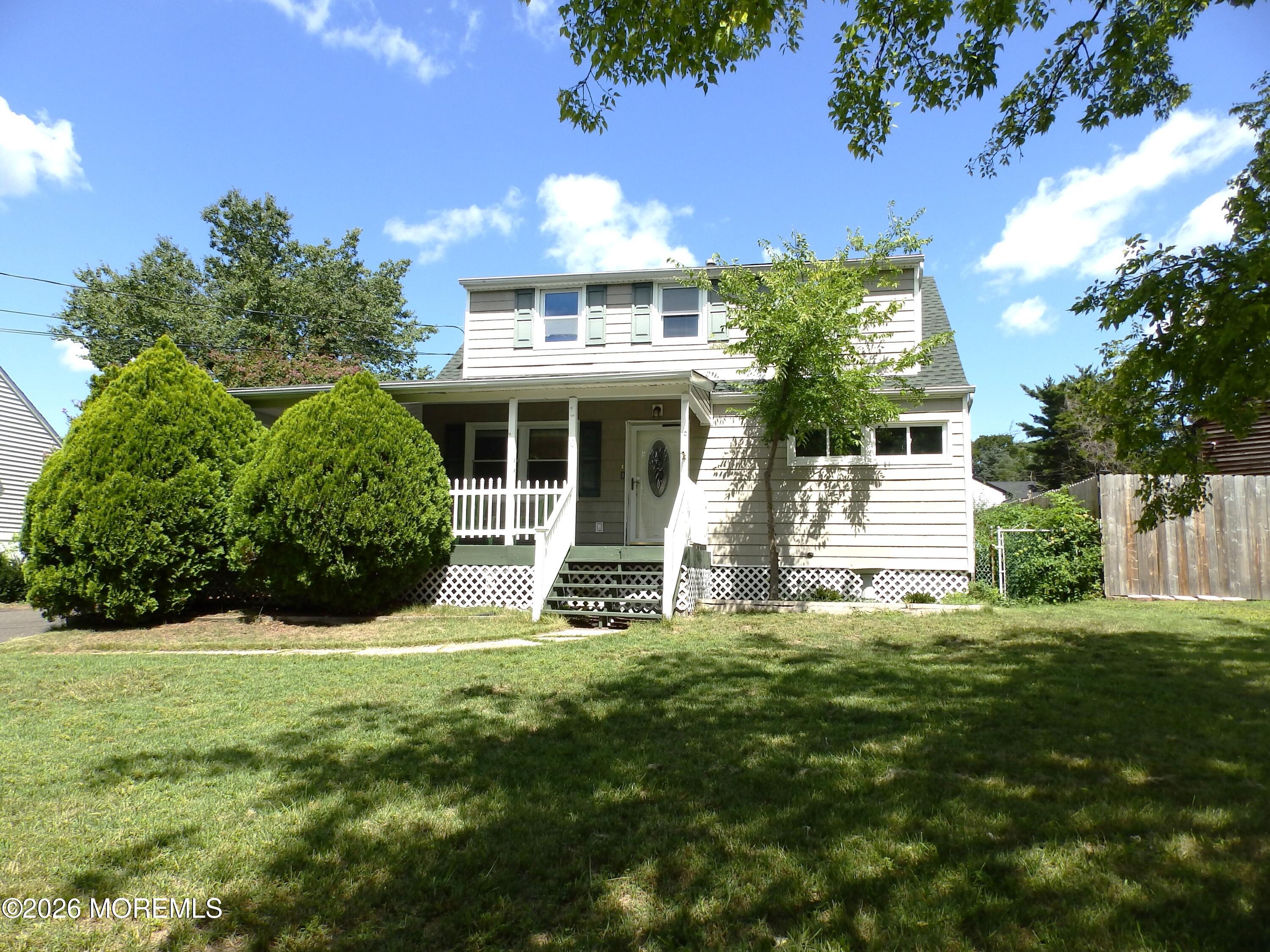 10 Fairway Dr, Toms River, NJ 08753