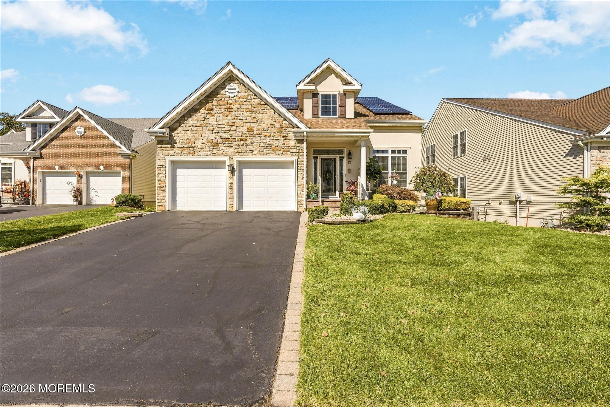 10 Salter Ct, Manalapan, NJ 07726