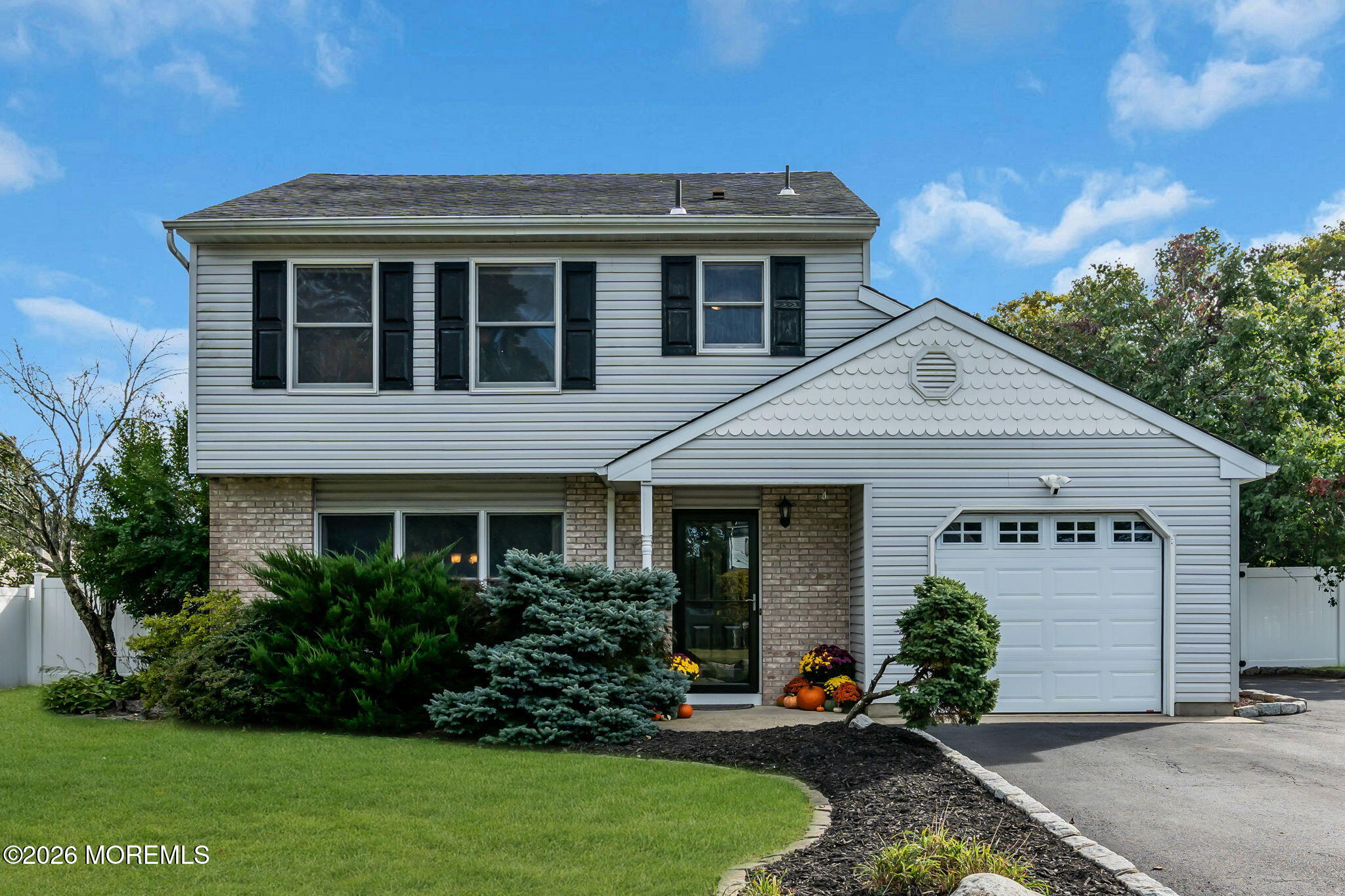 8 Partridge Ln, Howell, NJ 07731