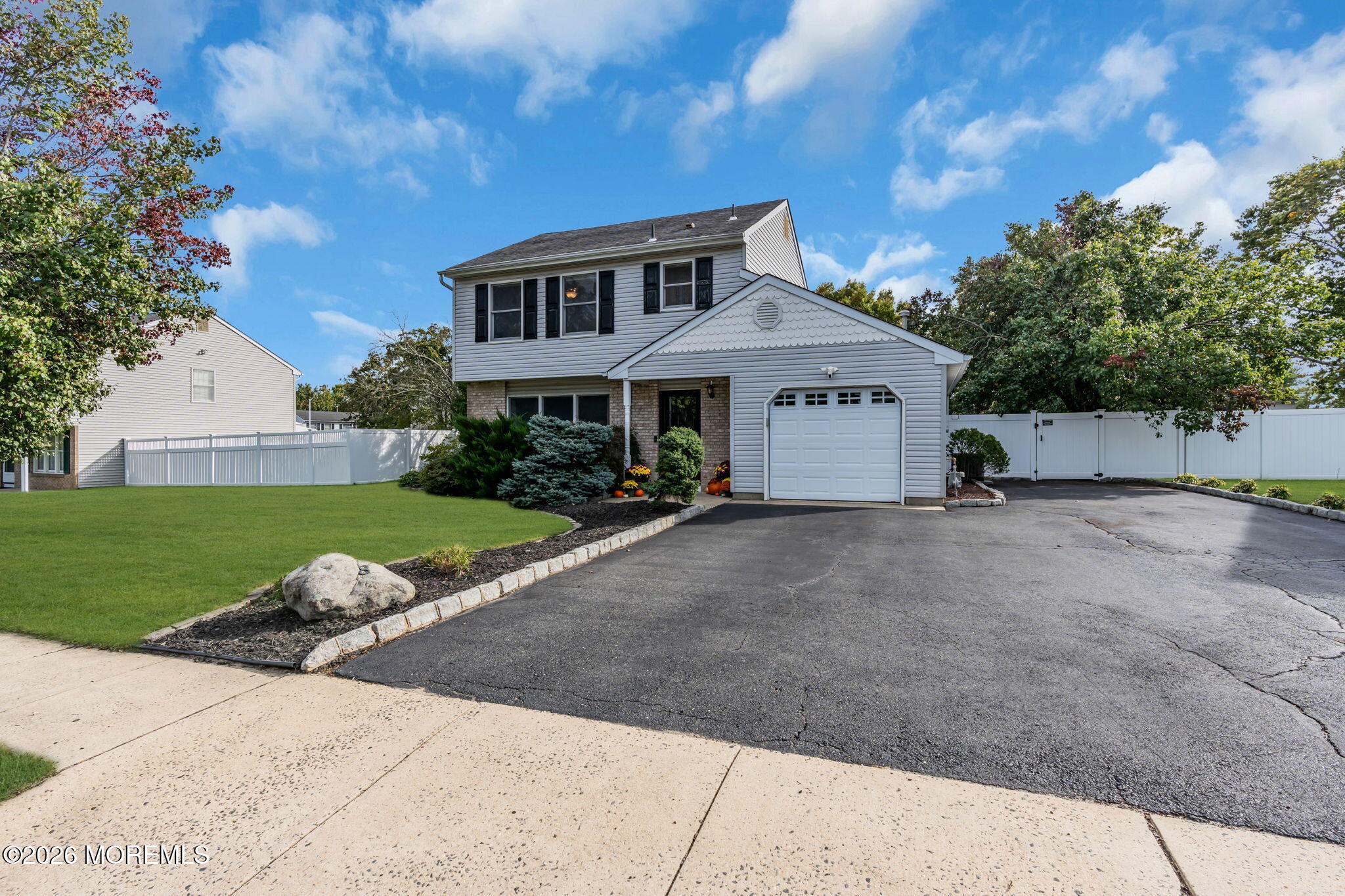 8 Partridge Ln, Howell, NJ 07731 photo
