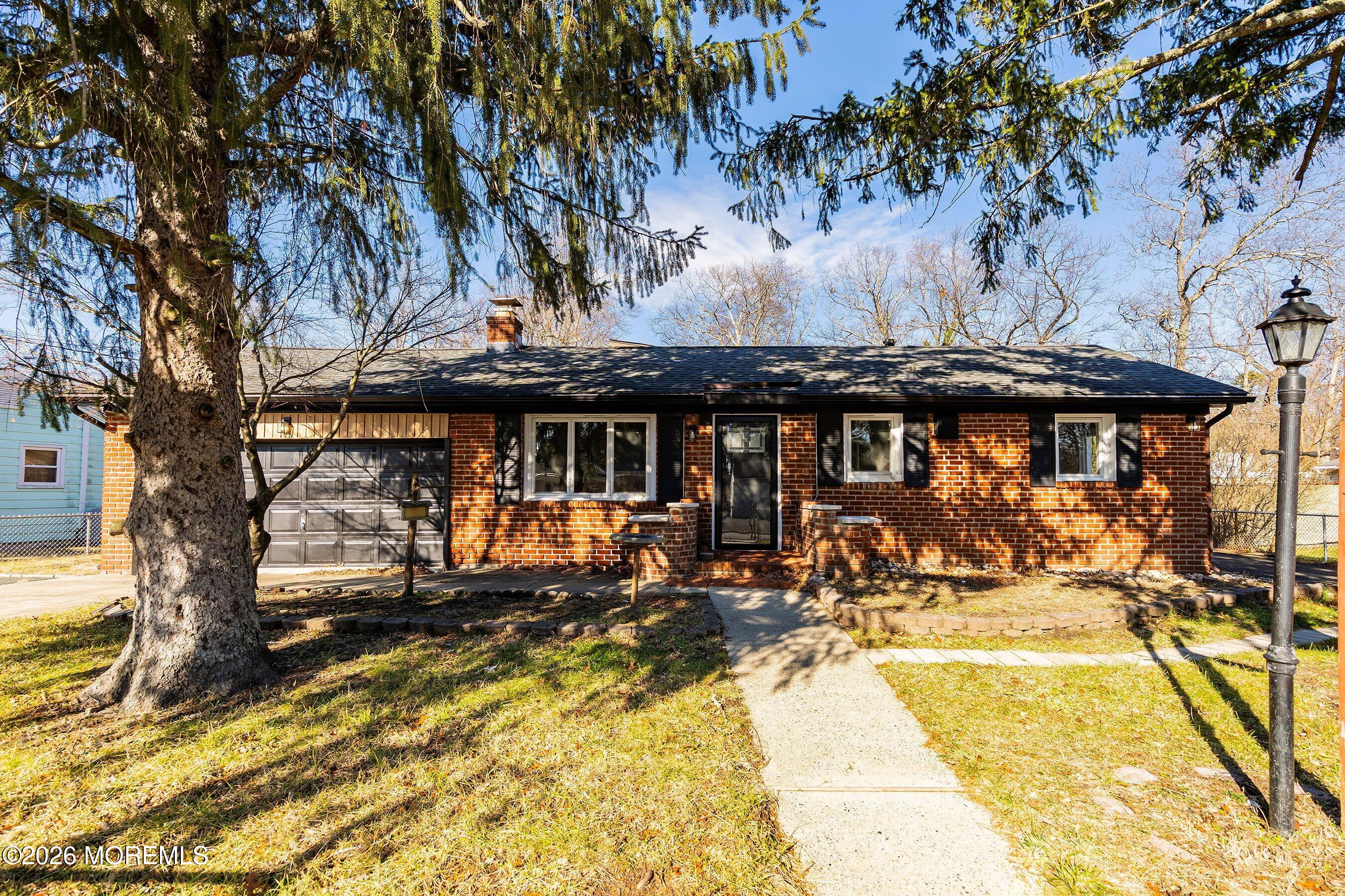 215 Sunset Ln, Howell, NJ 07731 photo